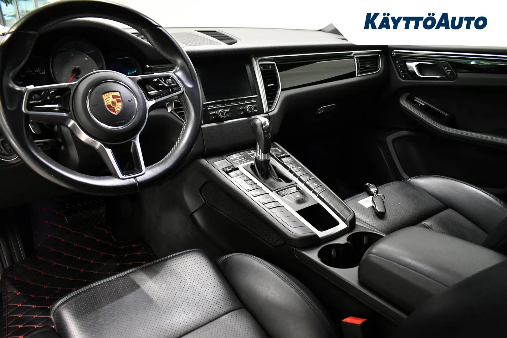 PORSCHE Macan YIO-276 carousel image