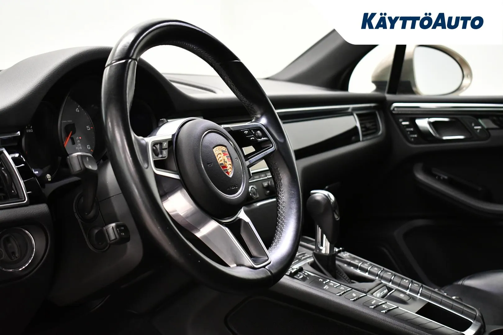 PORSCHE Macan YIO-276 carousel image