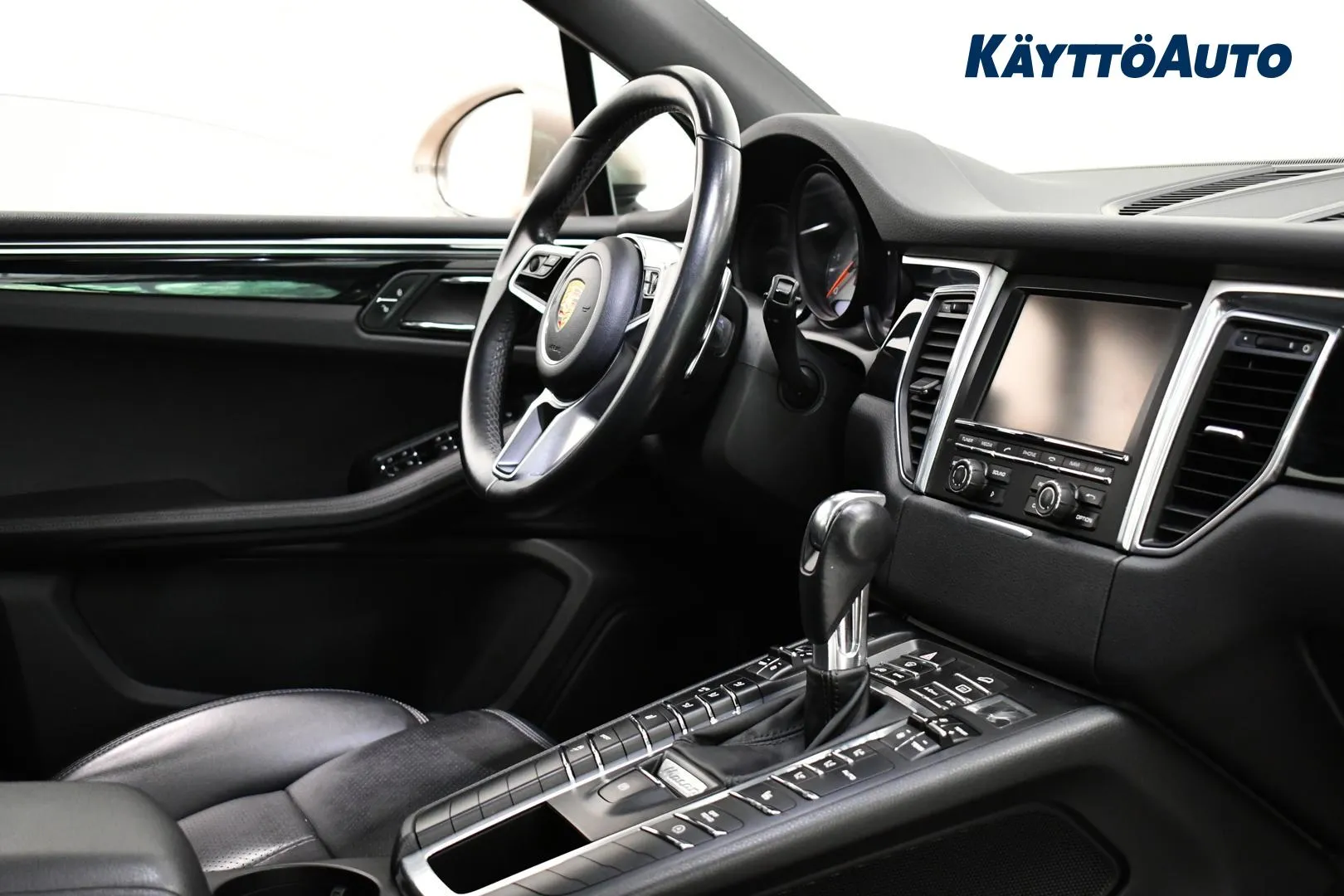 PORSCHE Macan YIO-276 carousel image