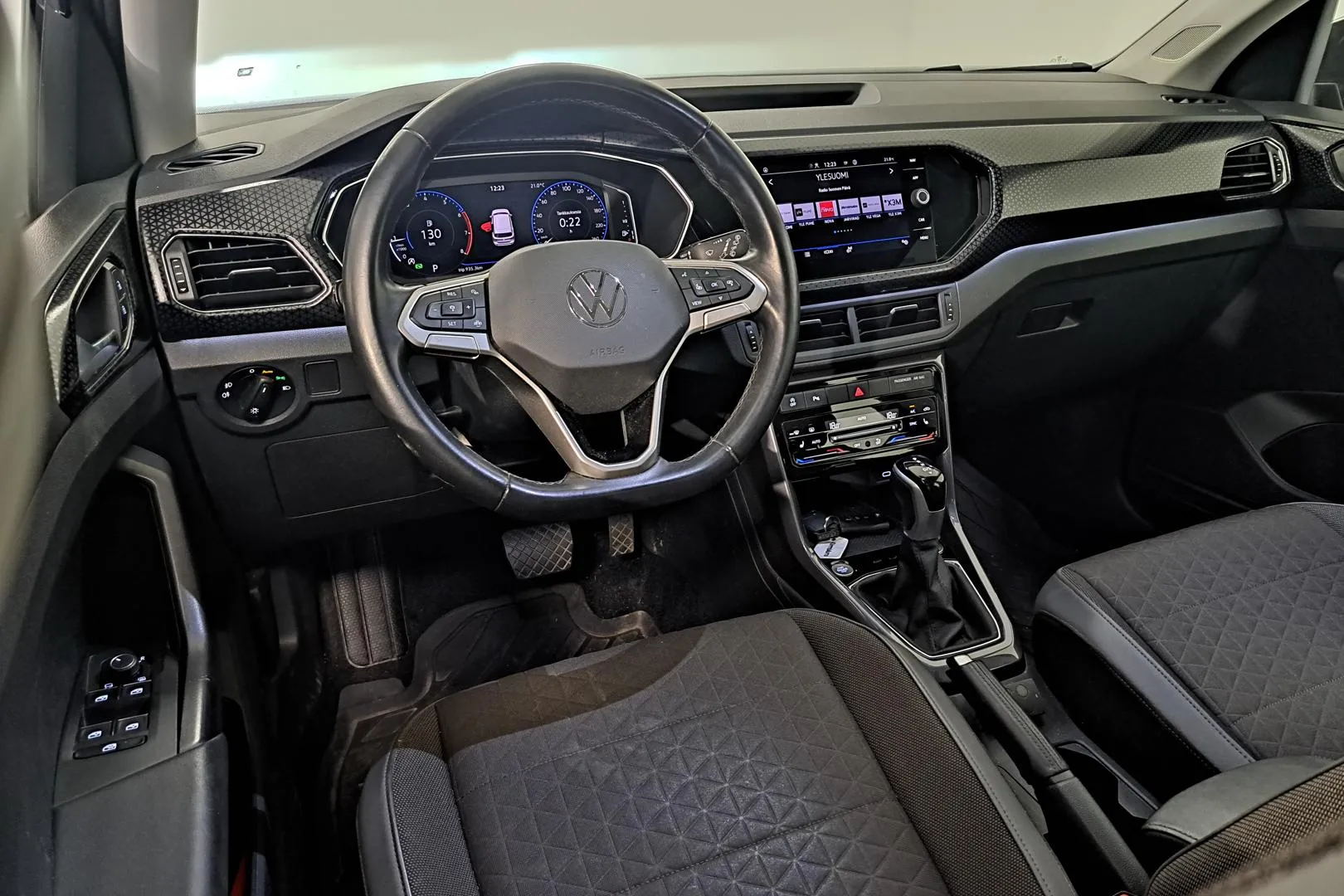 VOLKSWAGEN T-Cross LRH-690 carousel image