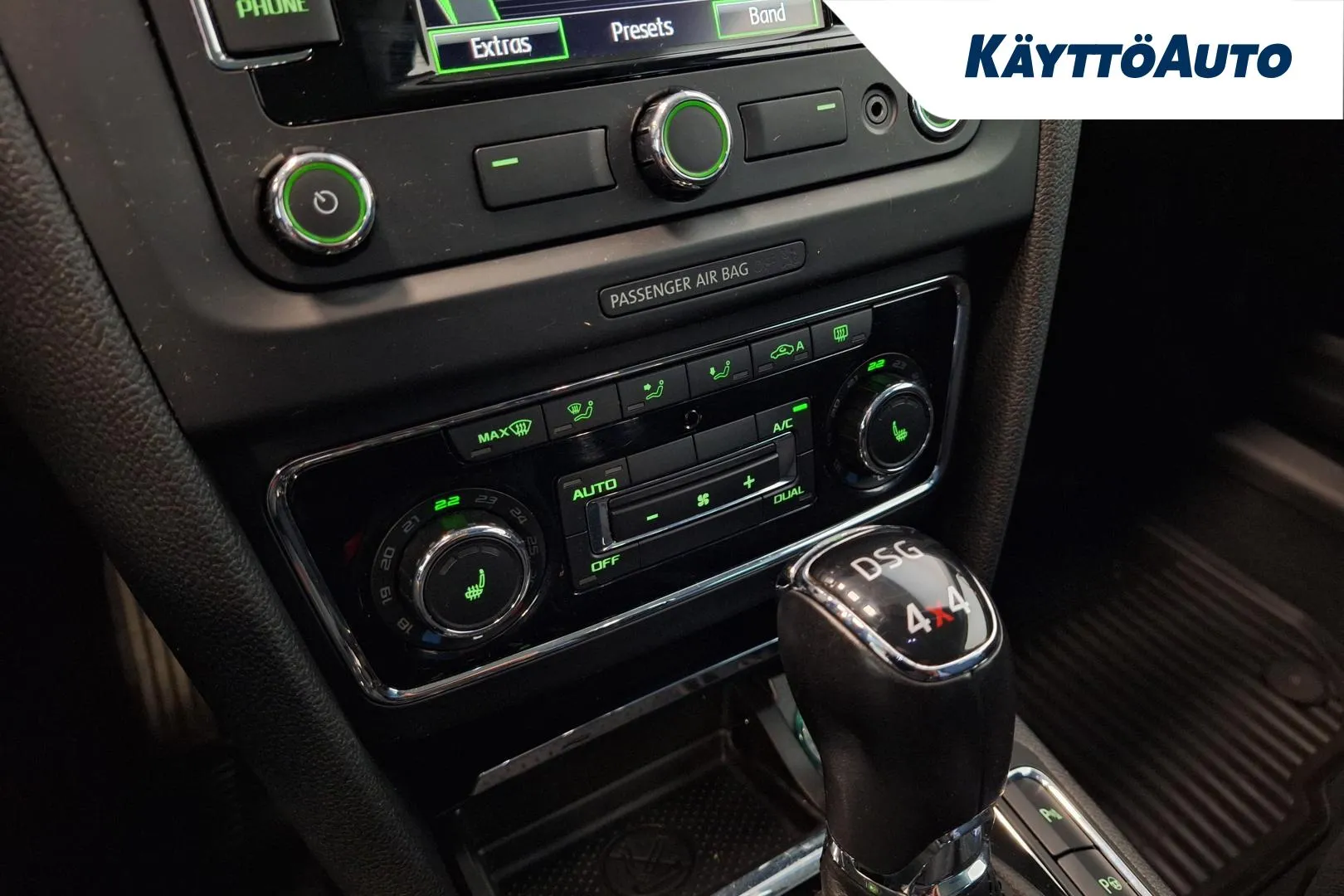 SKODA Superb CTK-163 carousel image