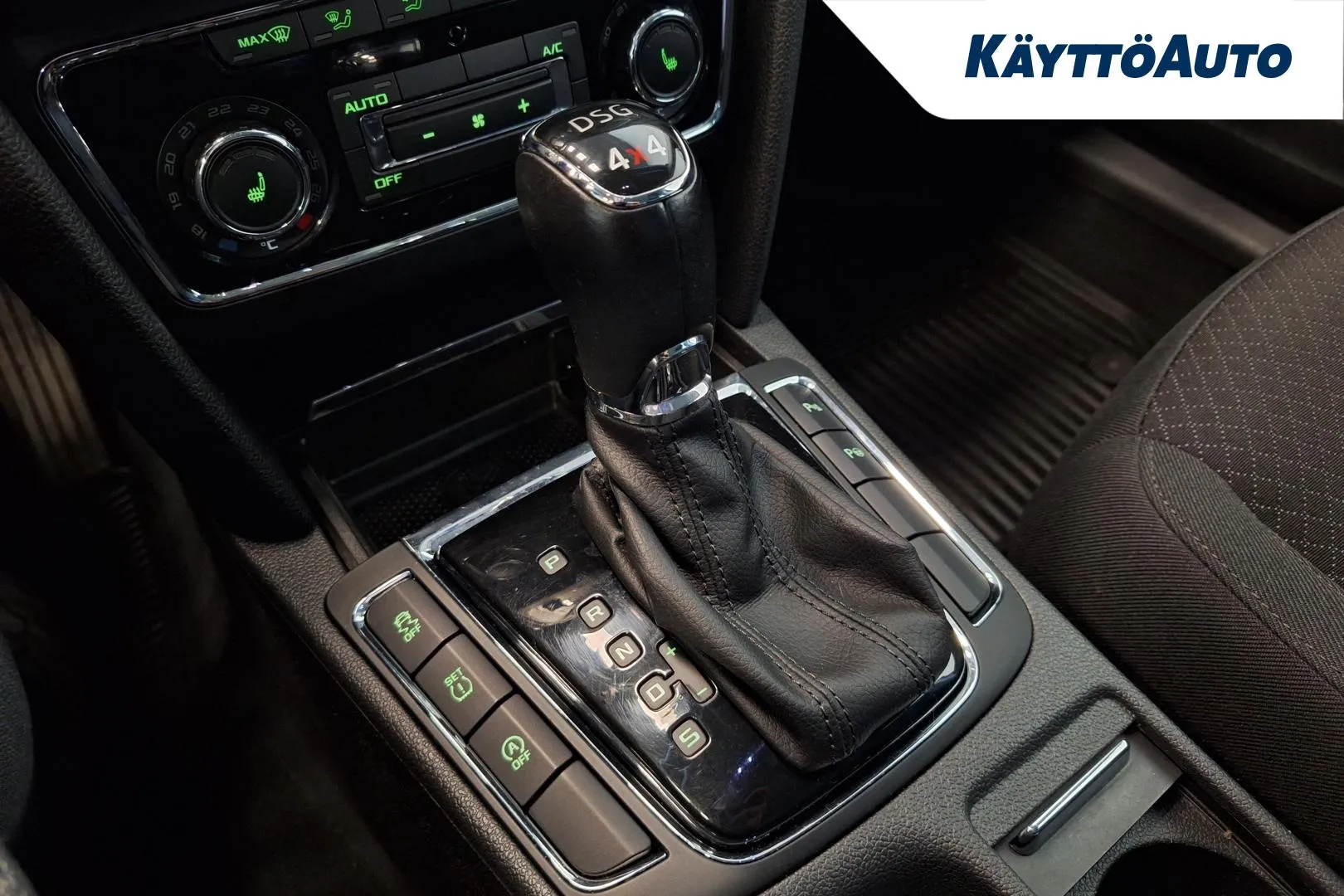 SKODA Superb CTK-163 carousel image
