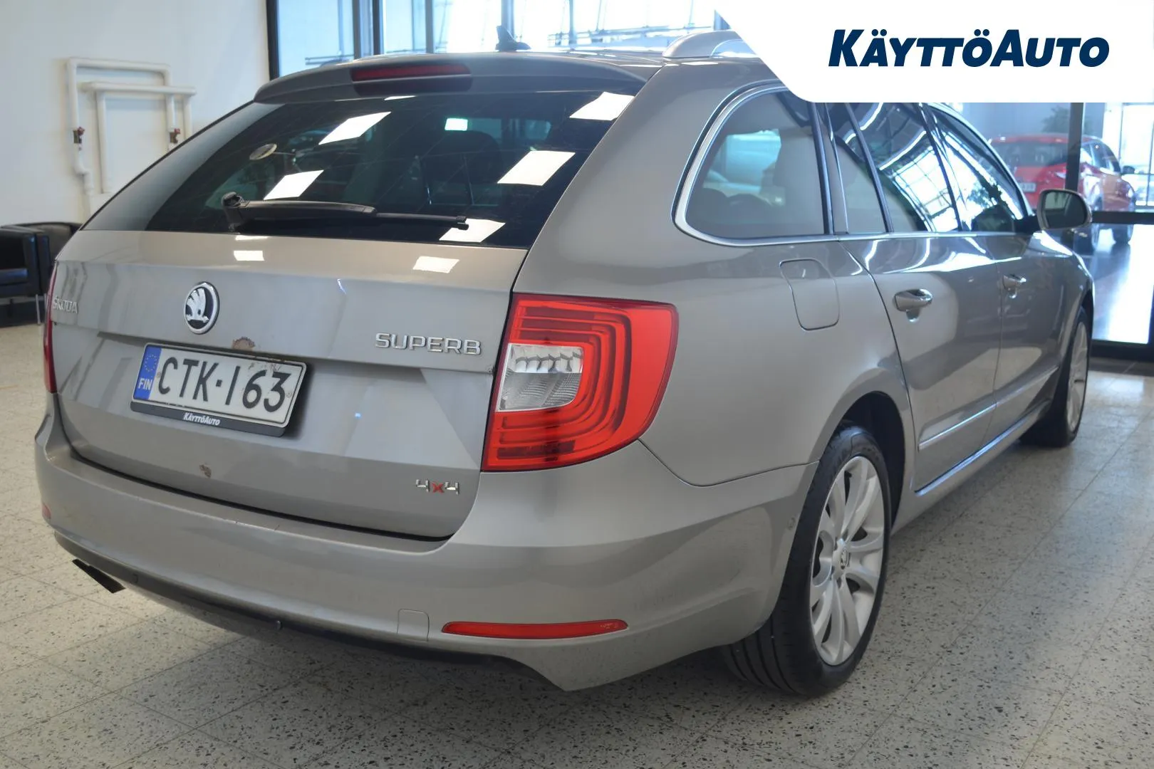 SKODA Superb CTK-163 carousel image