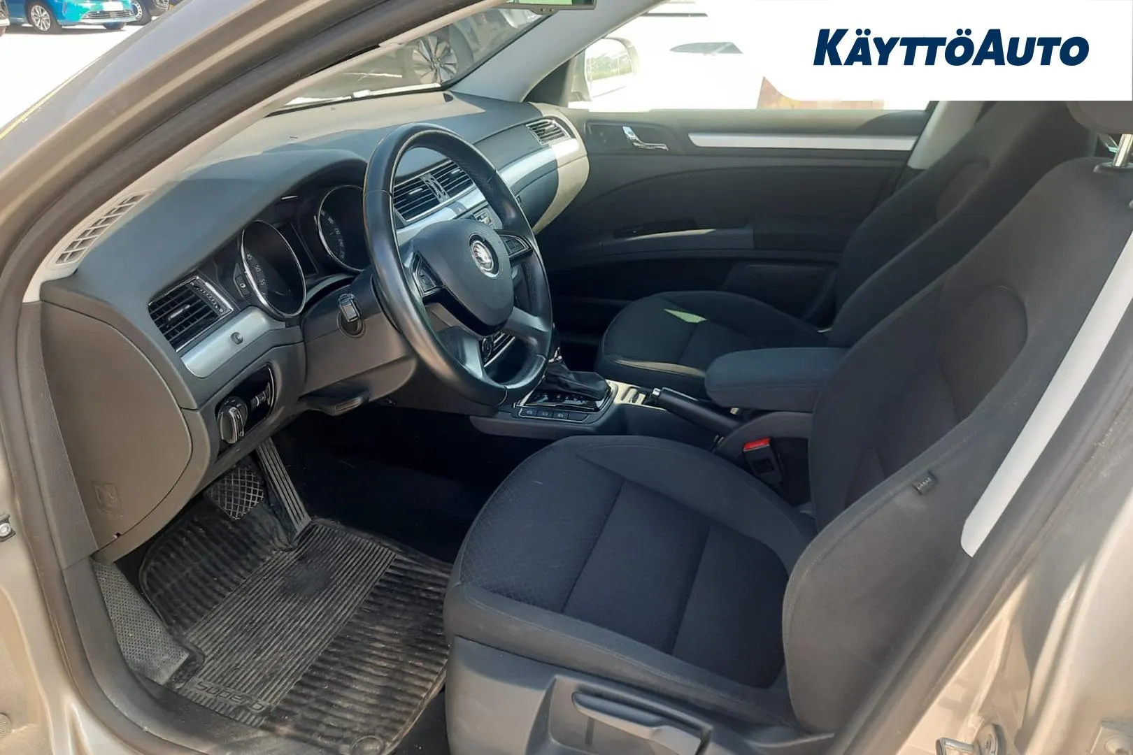 SKODA Superb CTK-163 carousel image