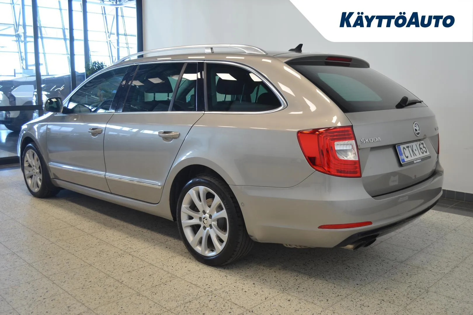 SKODA Superb CTK-163 carousel image