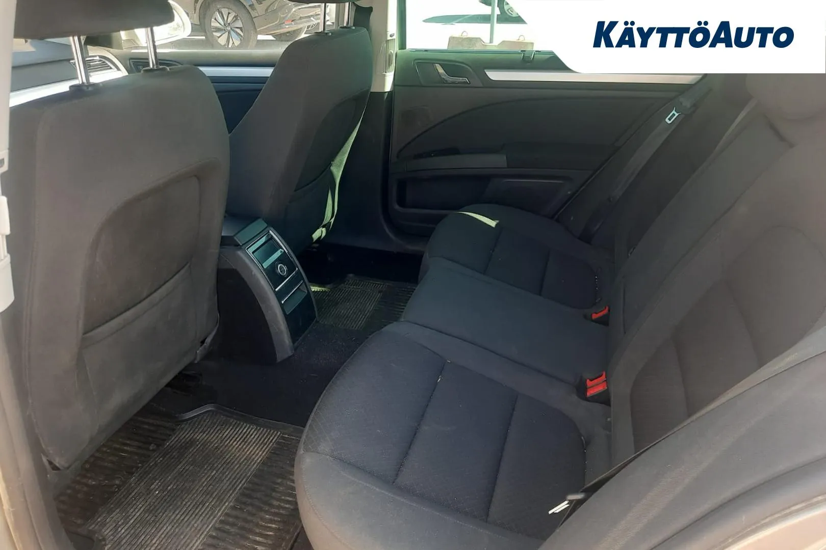 SKODA Superb CTK-163 carousel image