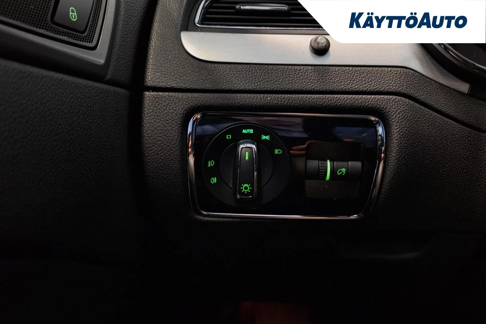 SKODA Superb CTK-163 carousel image