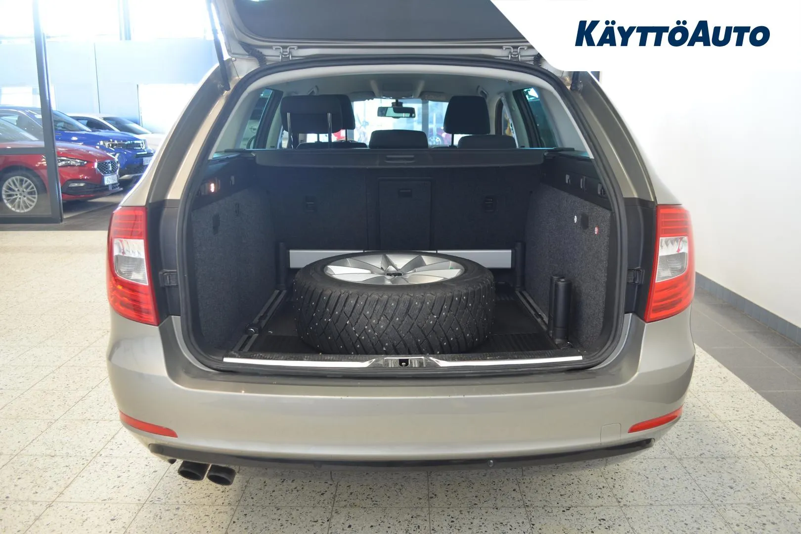SKODA Superb CTK-163 carousel image