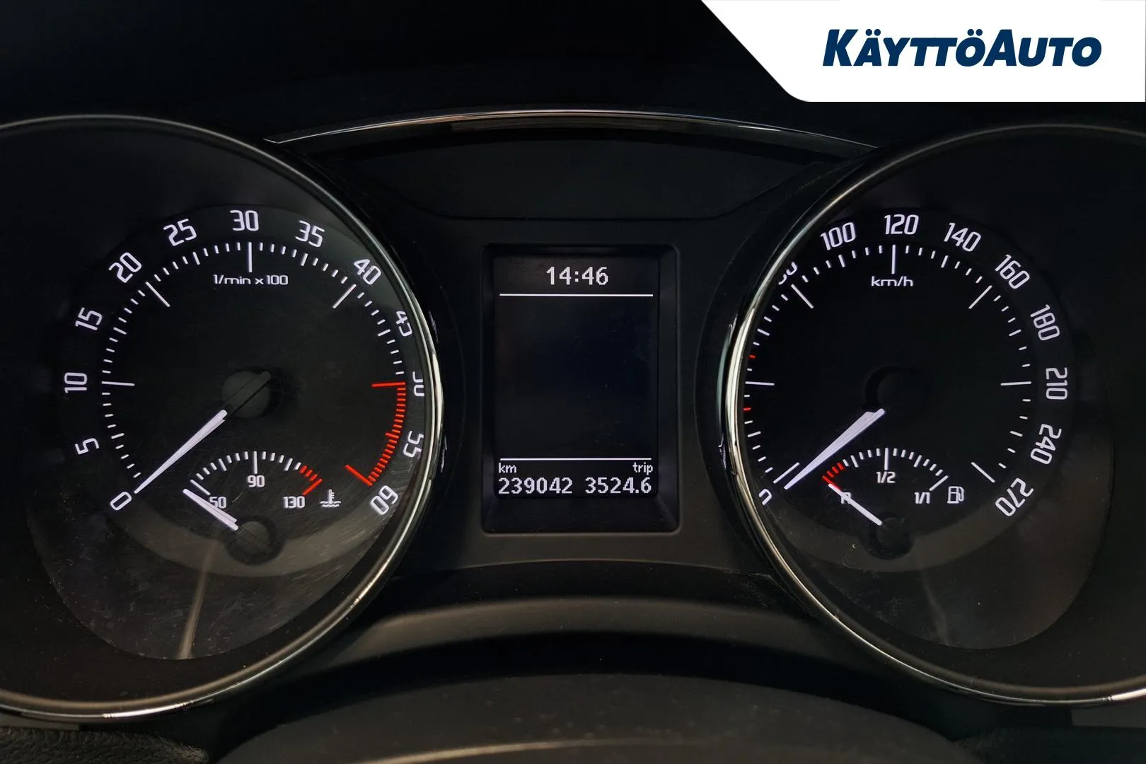 SKODA Superb CTK-163 carousel image