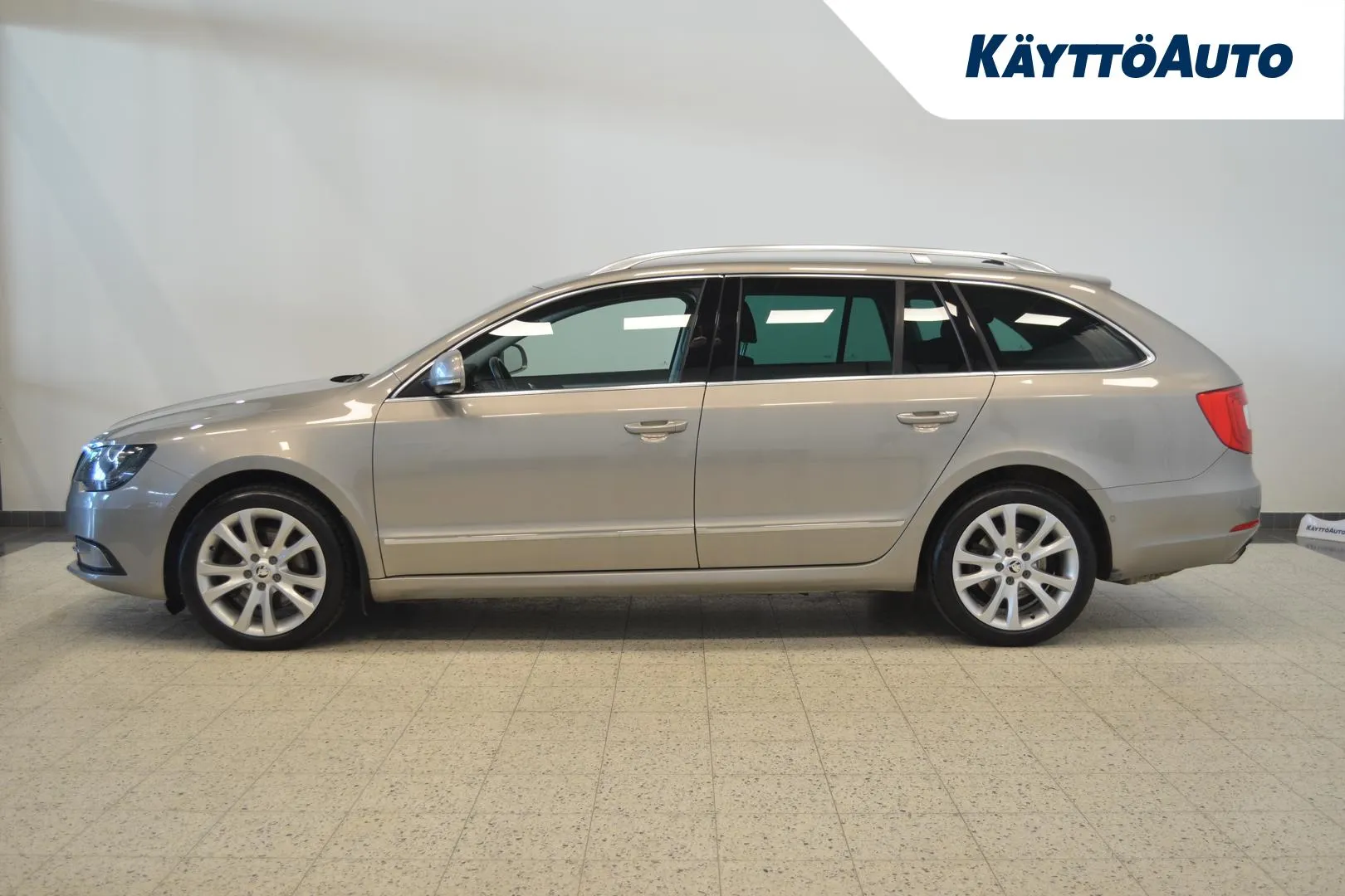 SKODA Superb CTK-163 carousel image