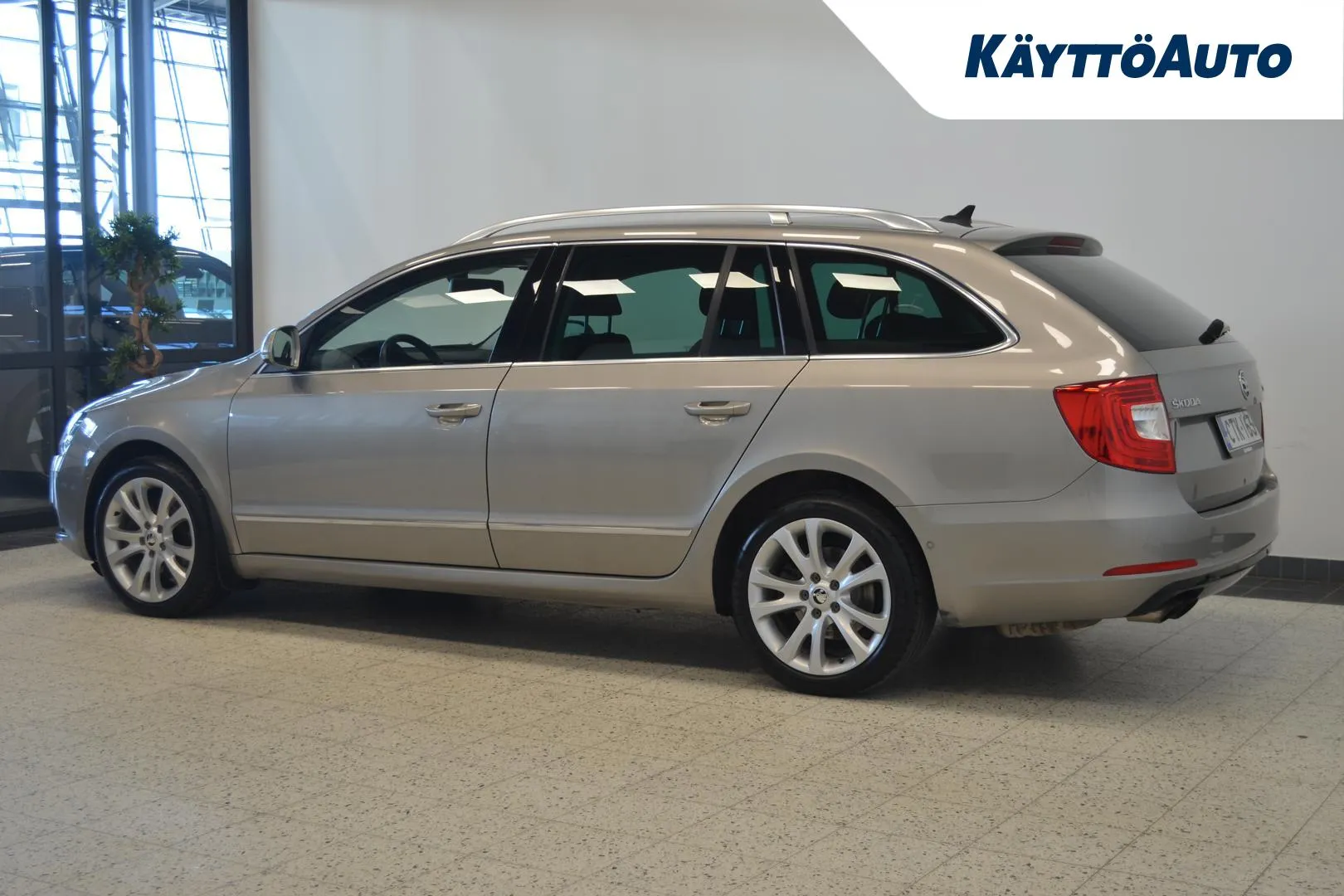 SKODA Superb CTK-163 carousel image