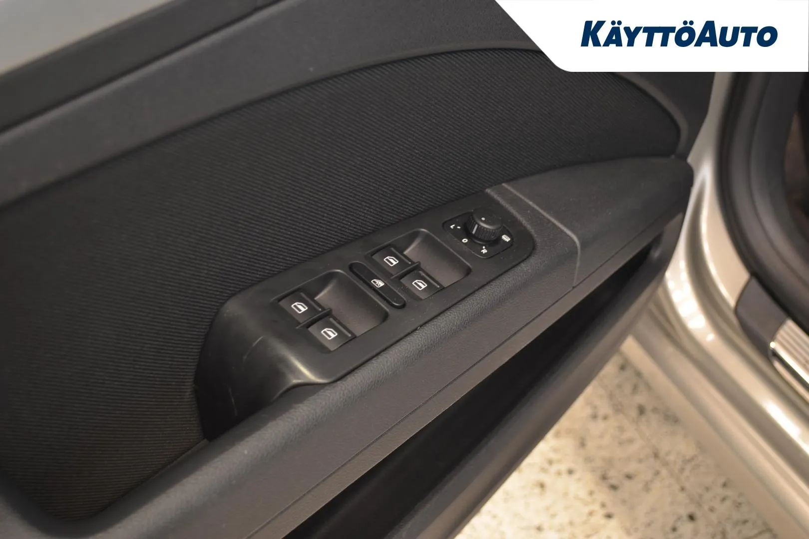 SKODA Superb CTK-163 carousel image
