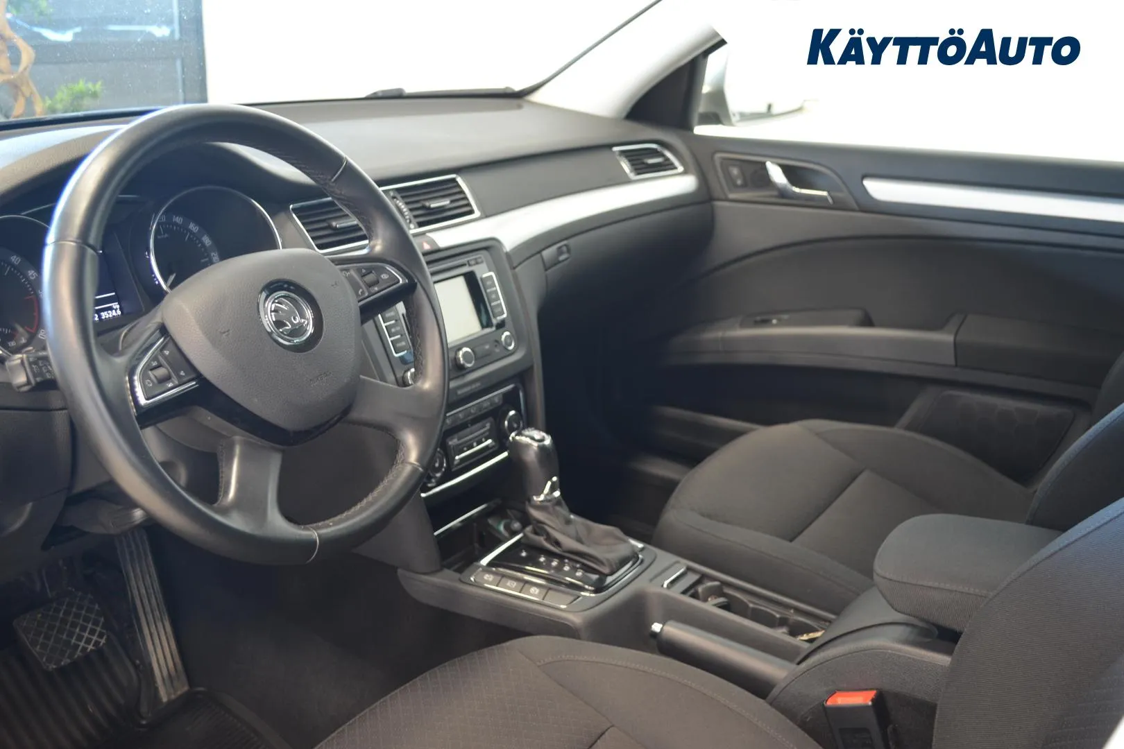 SKODA Superb CTK-163 carousel image