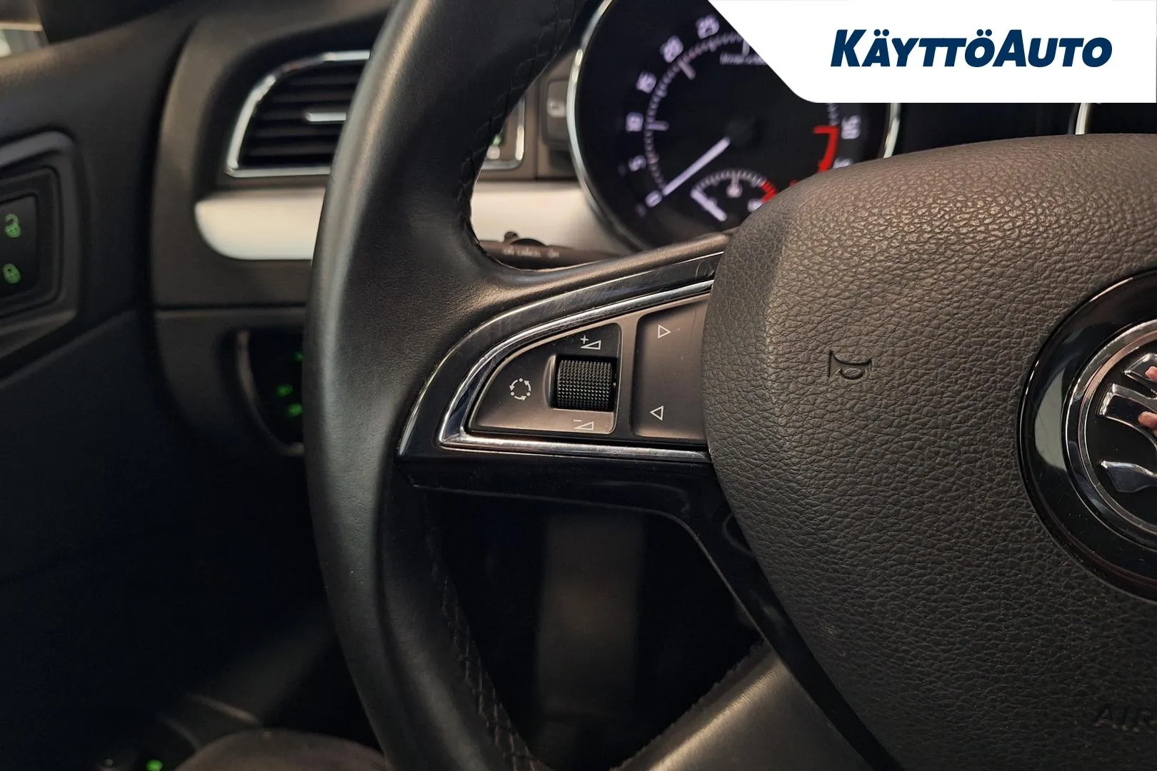 SKODA Superb CTK-163 carousel image