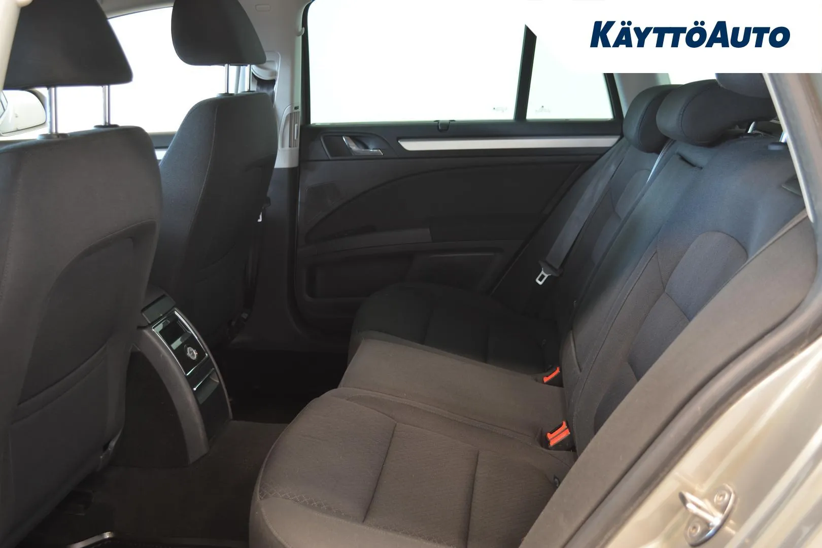 SKODA Superb CTK-163 carousel image