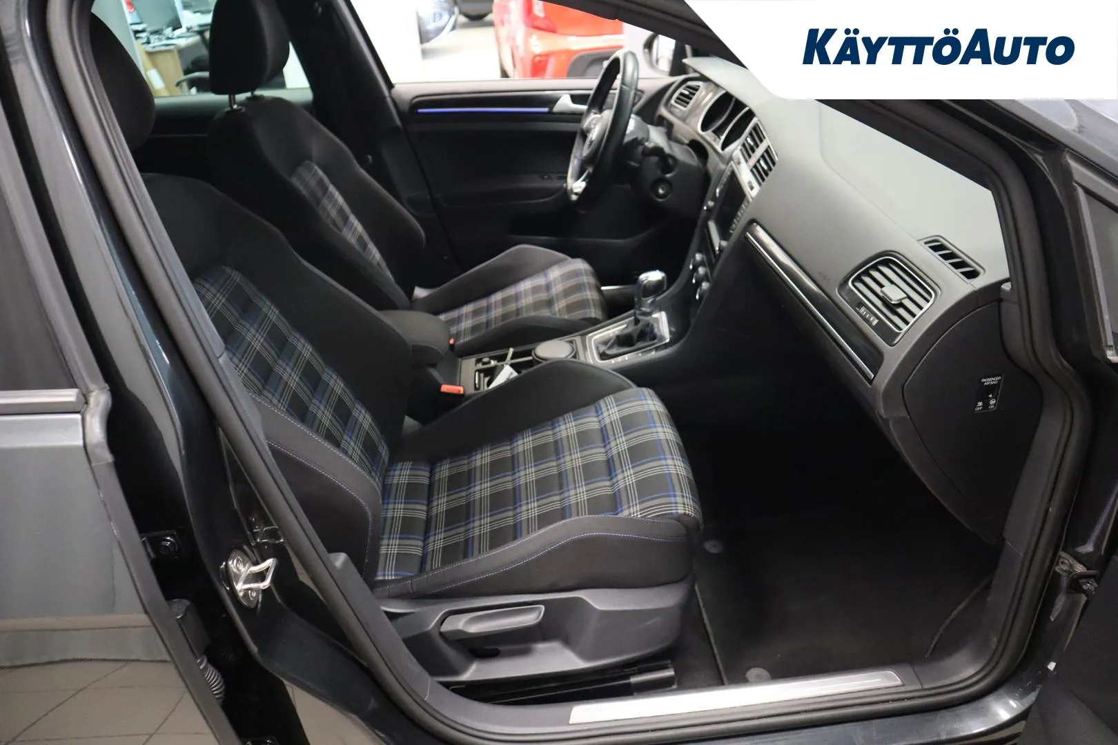 VOLKSWAGEN Golf OXV-219 carousel image