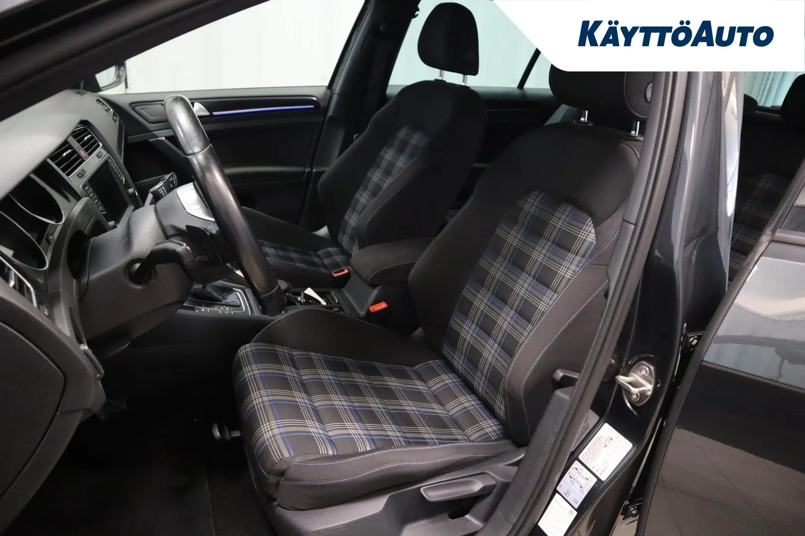 VOLKSWAGEN Golf OXV-219 carousel image