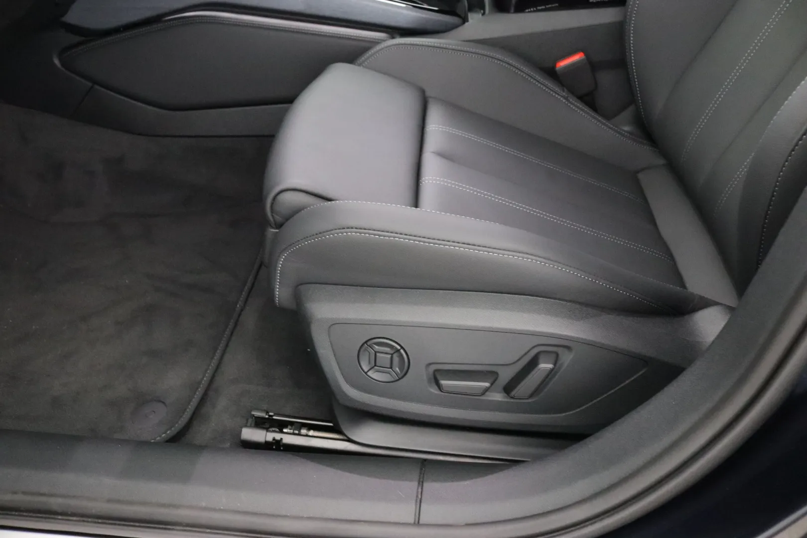 Audi A6 XVZ-513 carousel image