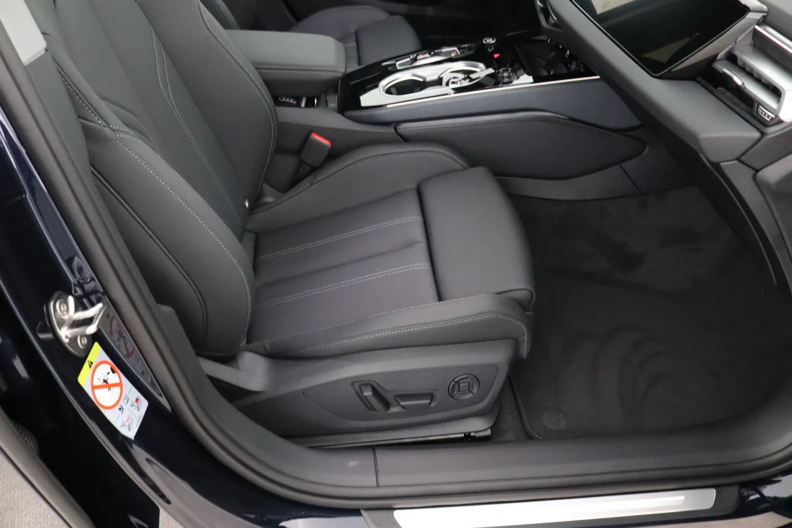 Audi A6 XVZ-513 carousel image