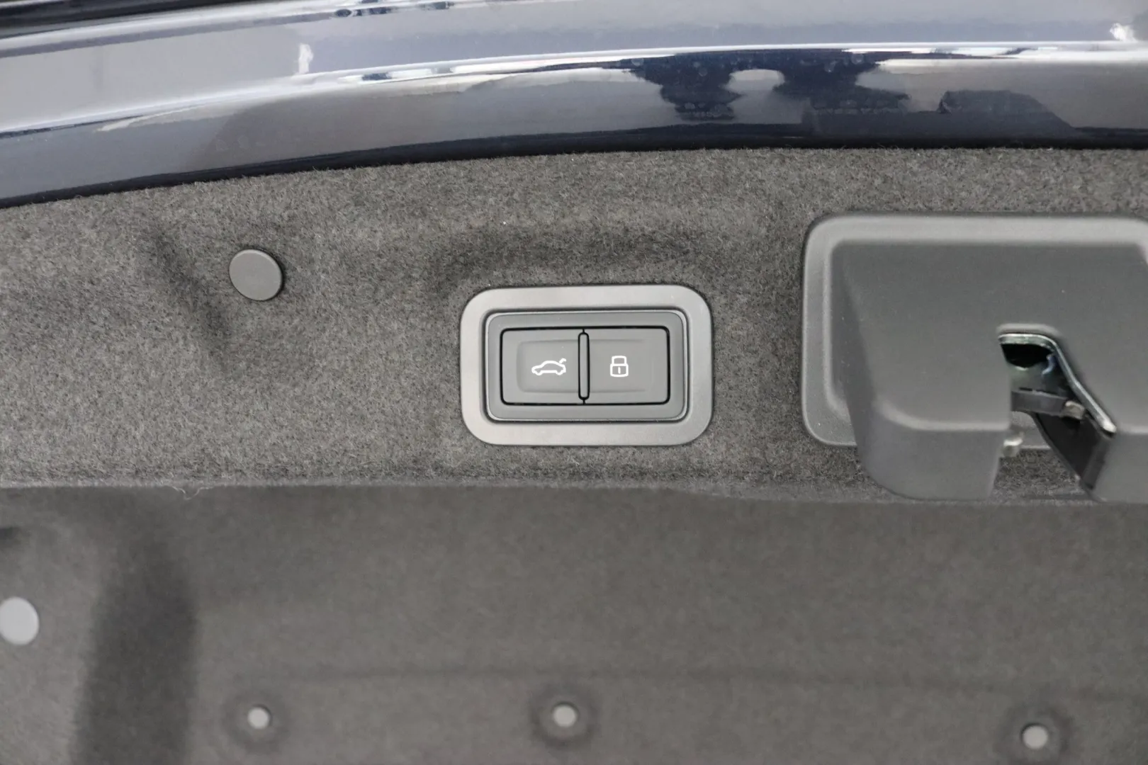 Audi A6 XVZ-513 carousel image