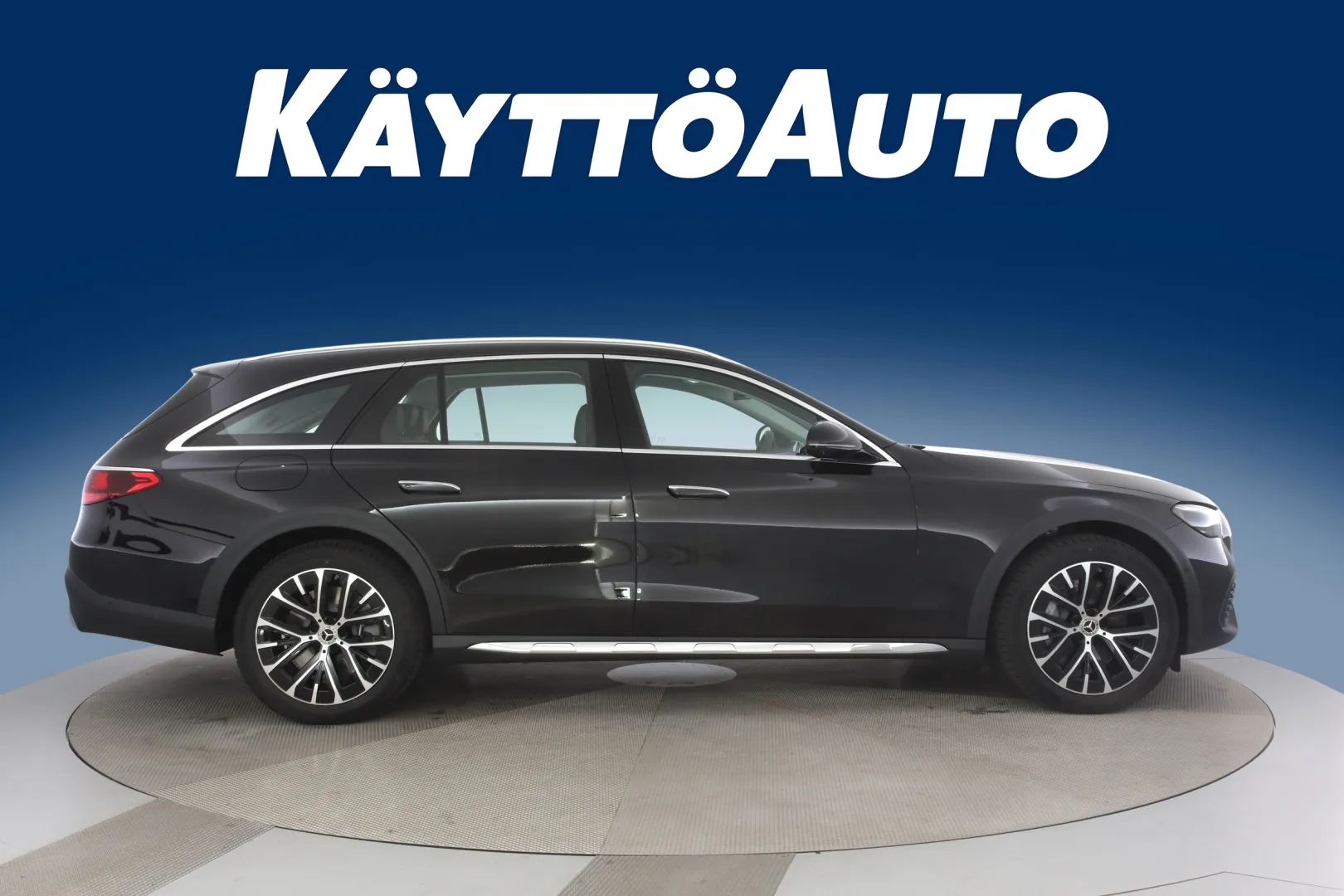 Mercedes-Benz E YYF-492 carousel image