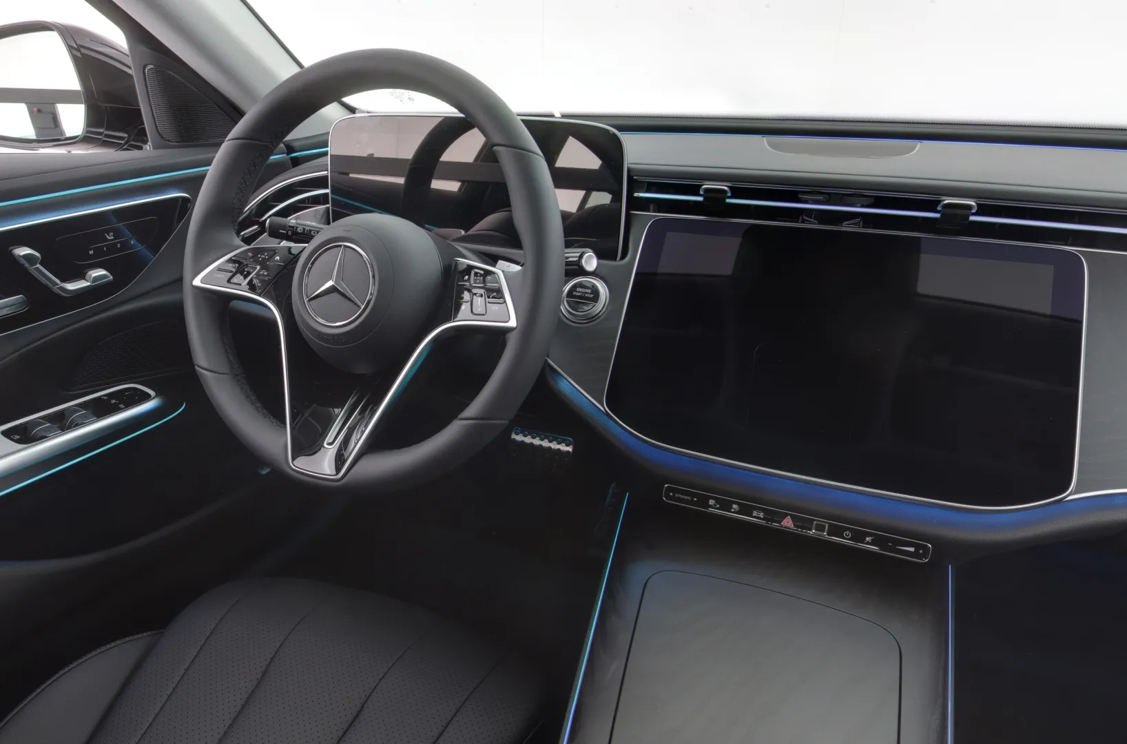Mercedes-Benz E YYF-492 carousel image