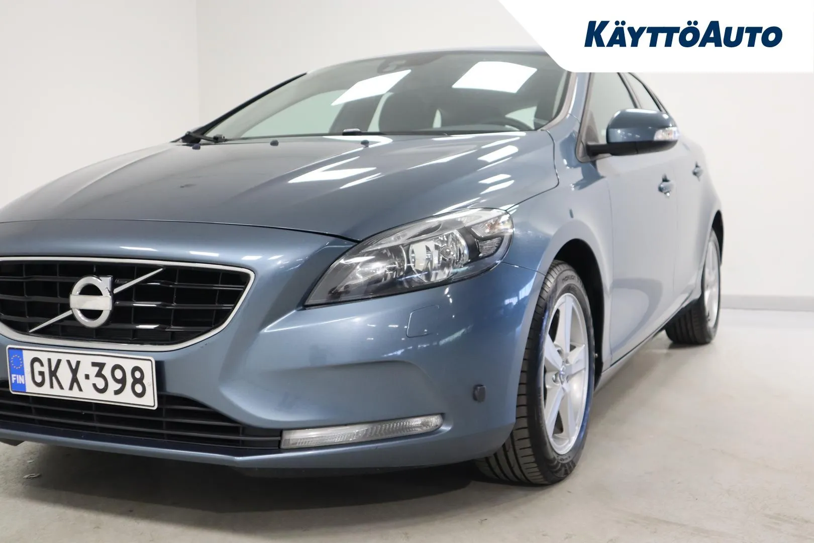 VOLVO V40 GKX-398 carousel image