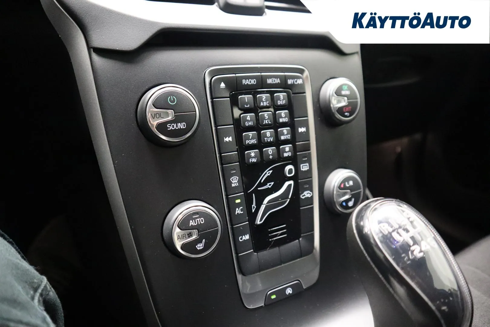 VOLVO V40 GKX-398 carousel image