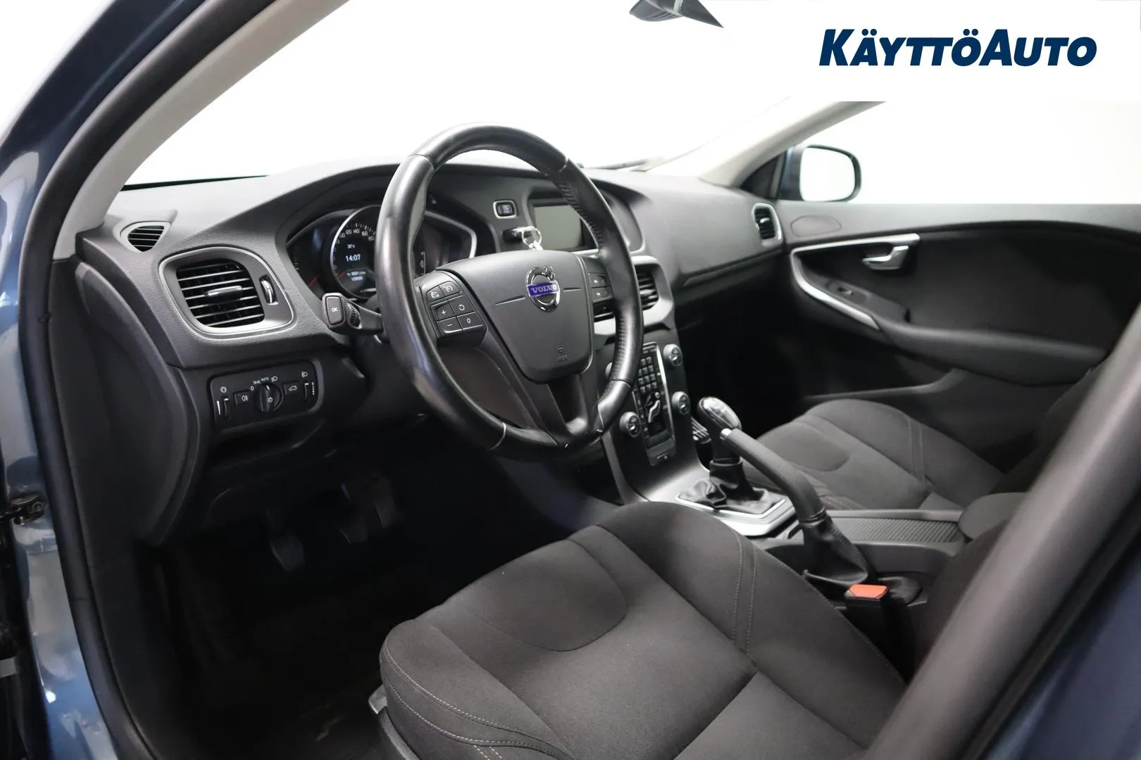 VOLVO V40 GKX-398 carousel image