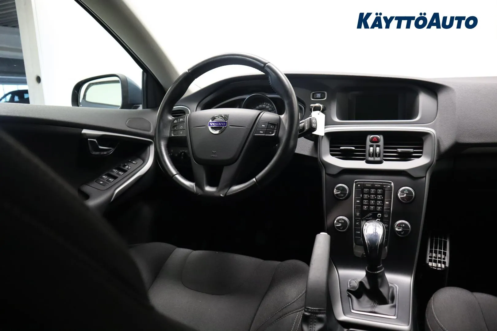 VOLVO V40 GKX-398 carousel image