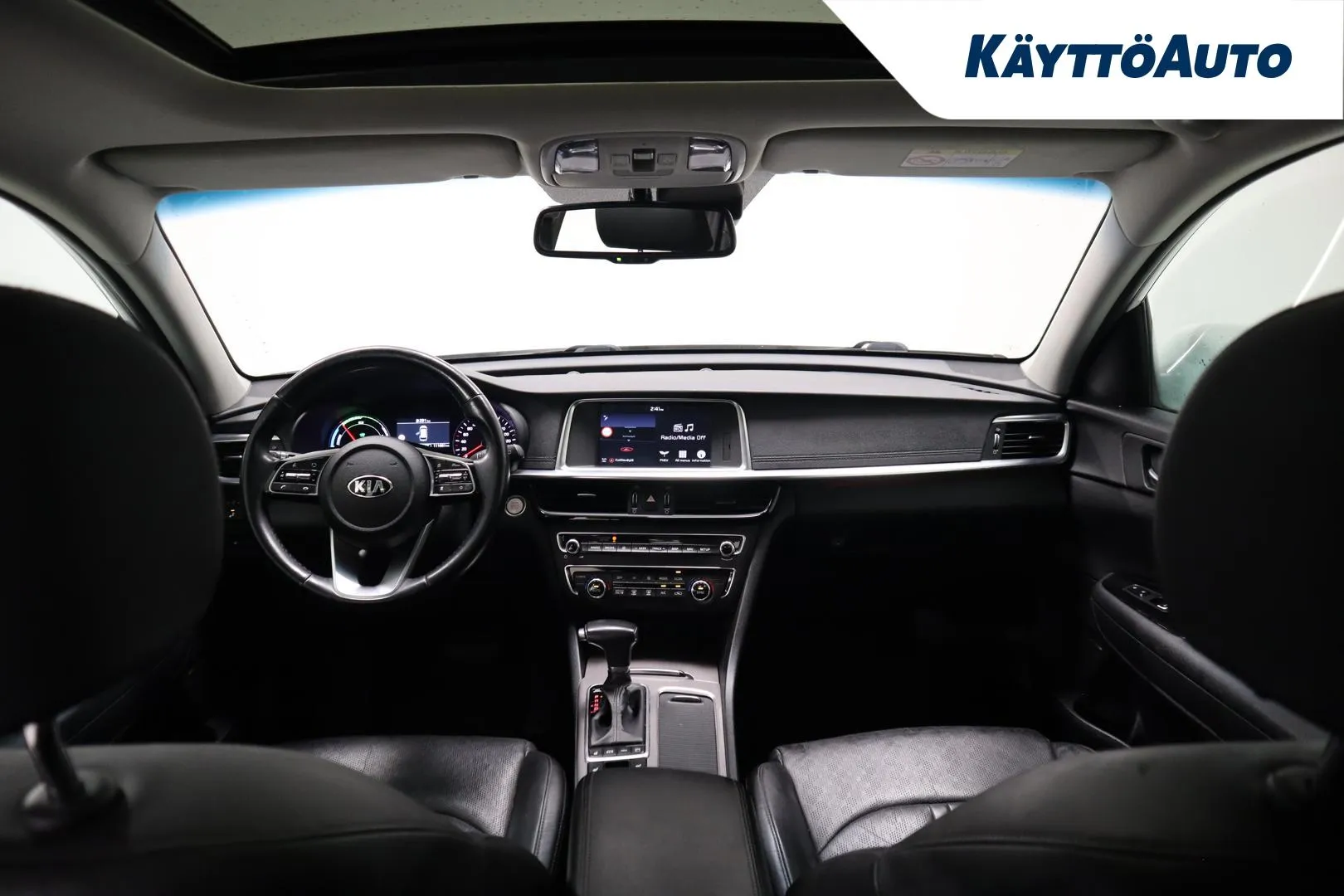 KIA Optima YLY-335 carousel image