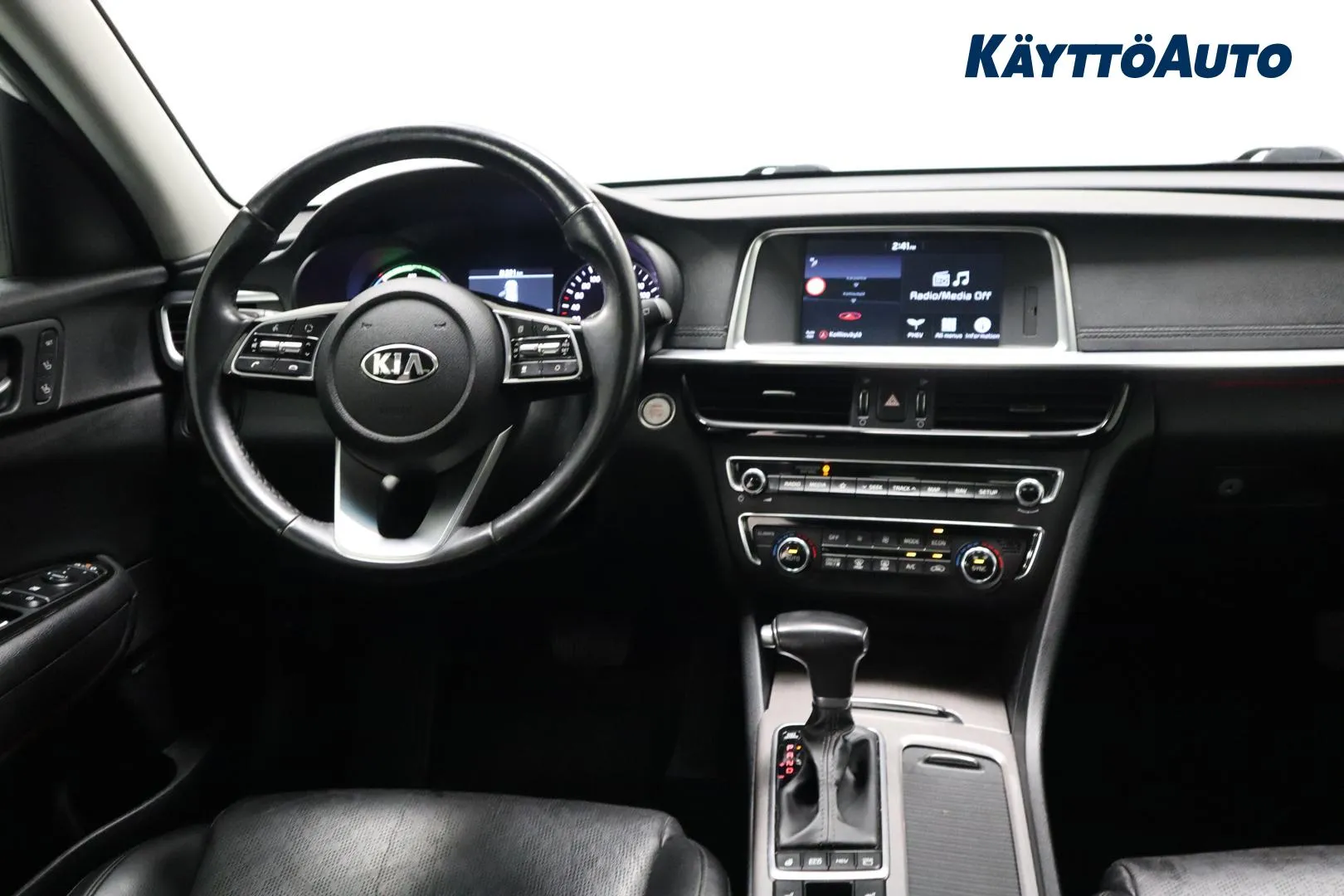 KIA Optima YLY-335 carousel image