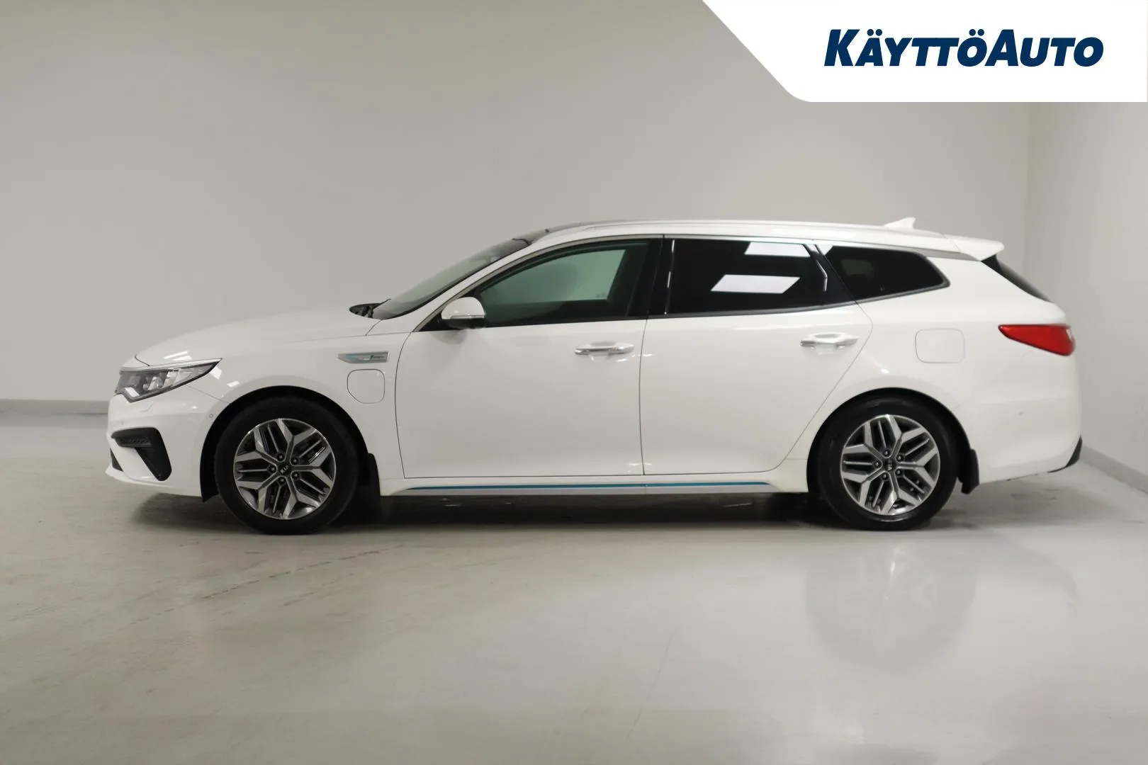 KIA Optima YLY-335 carousel image