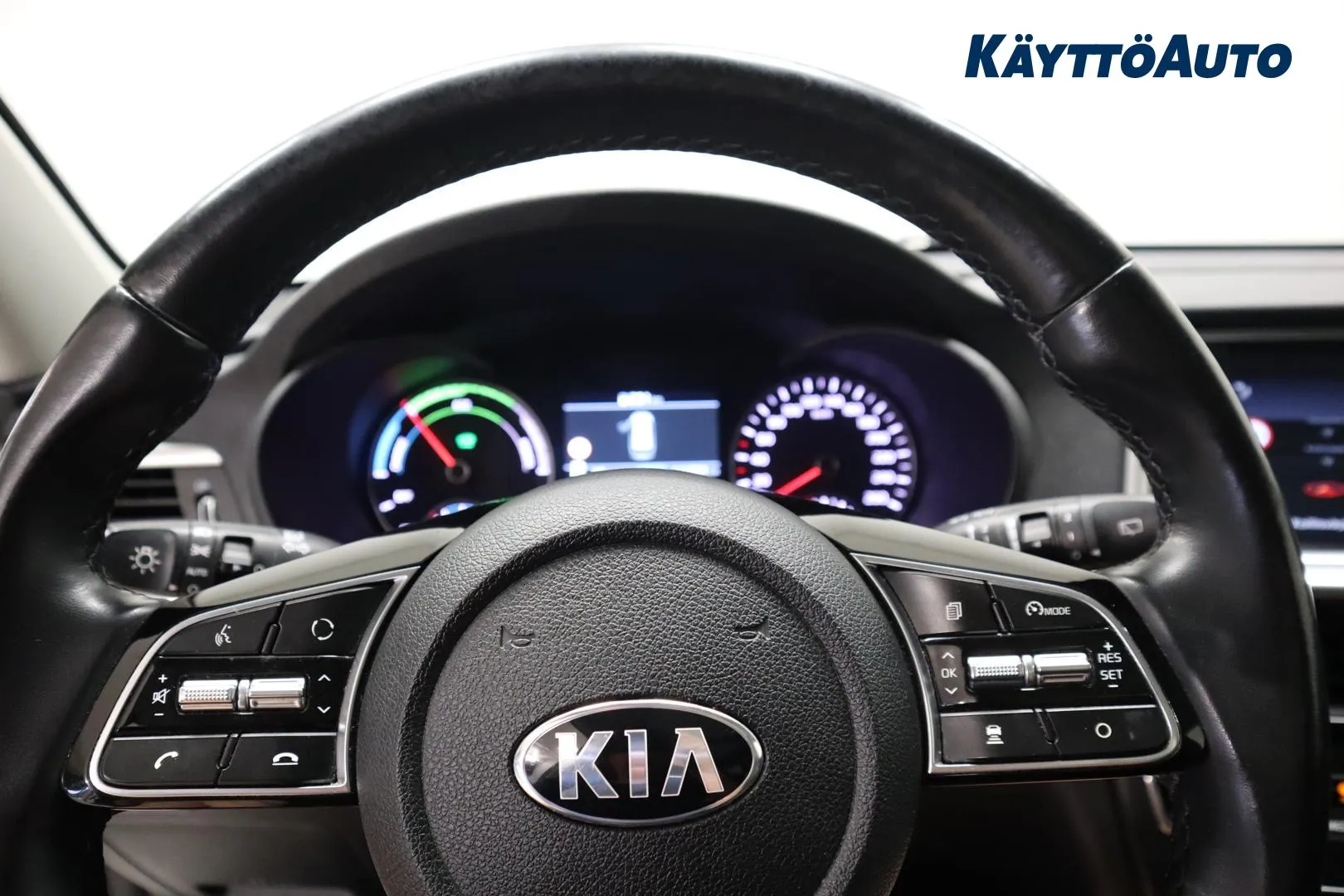 KIA Optima YLY-335 carousel image