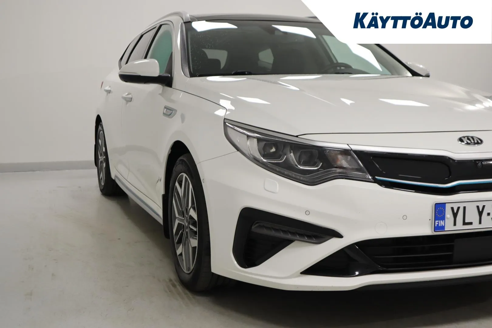 KIA Optima YLY-335 carousel image