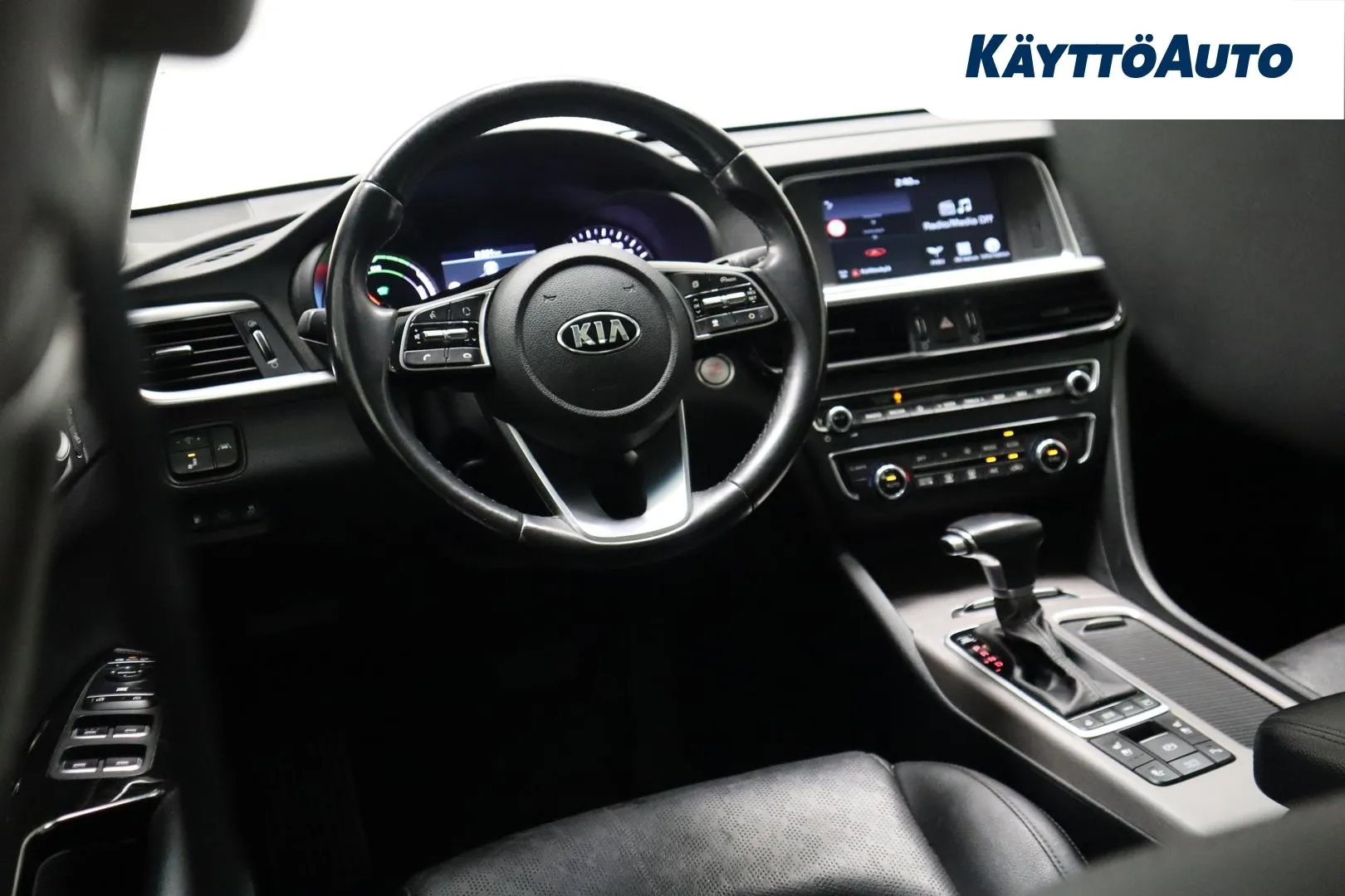 KIA Optima YLY-335 carousel image