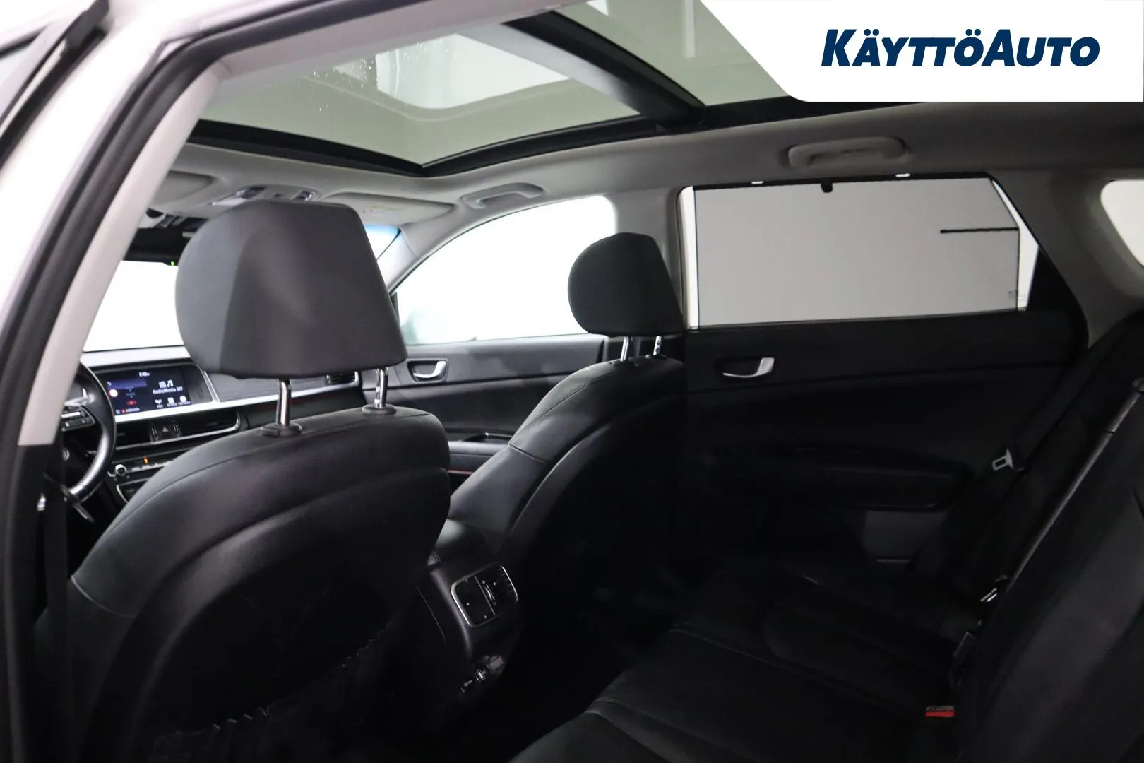 KIA Optima YLY-335 carousel image