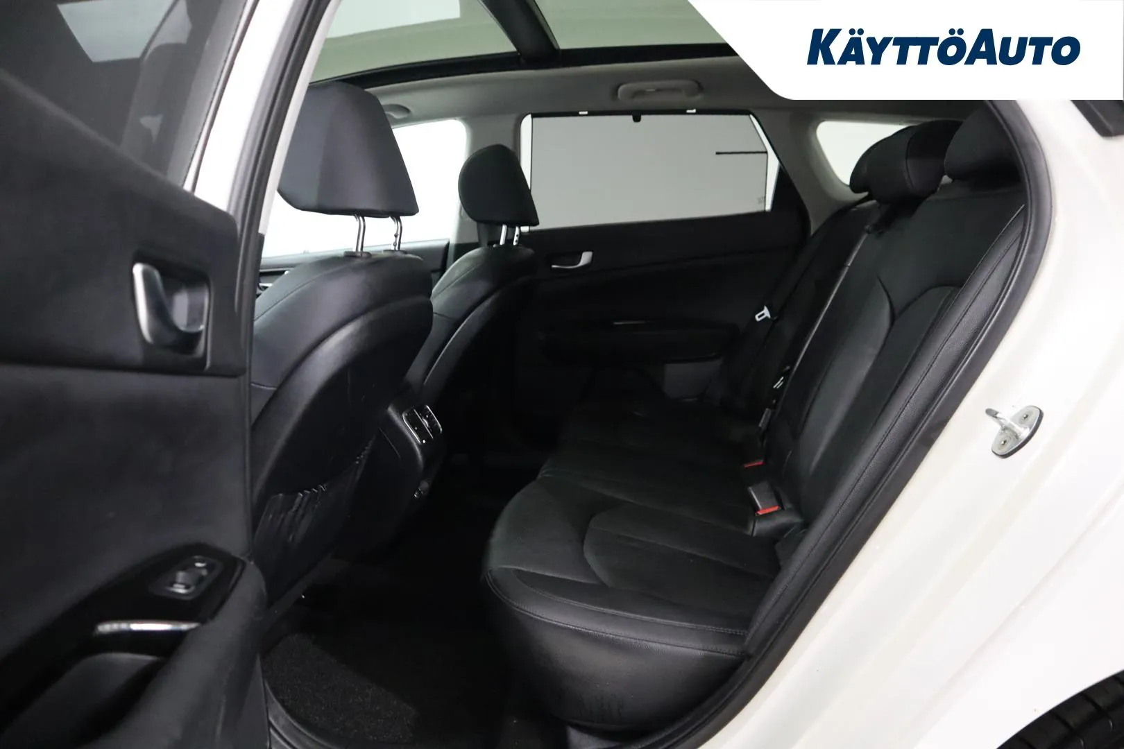 KIA Optima YLY-335 carousel image