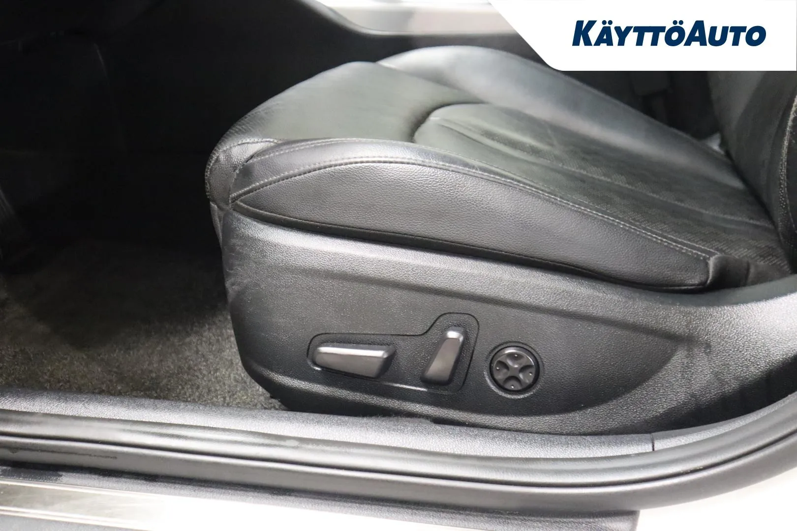 KIA Optima YLY-335 carousel image