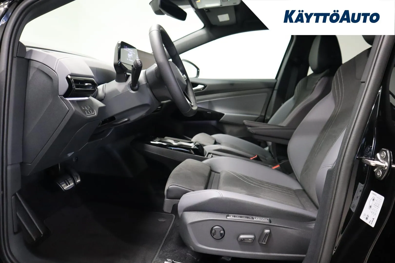 Volkswagen ID.4 XUZ-740 carousel image