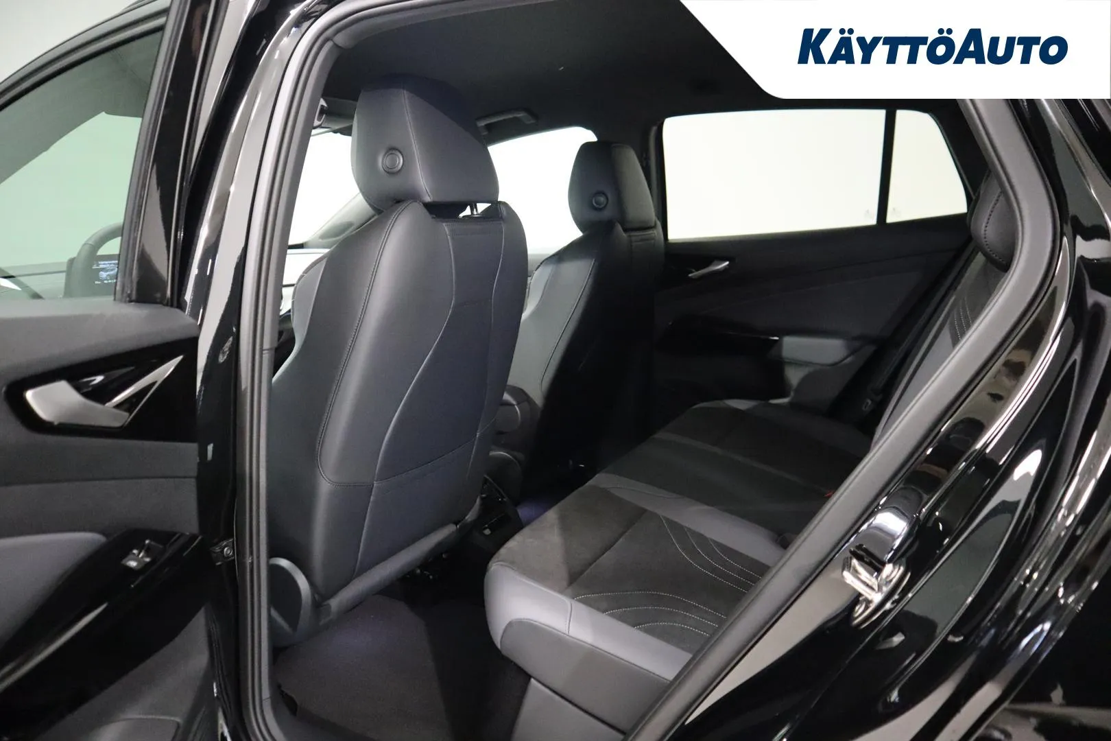 Volkswagen ID.4 XUZ-740 carousel image