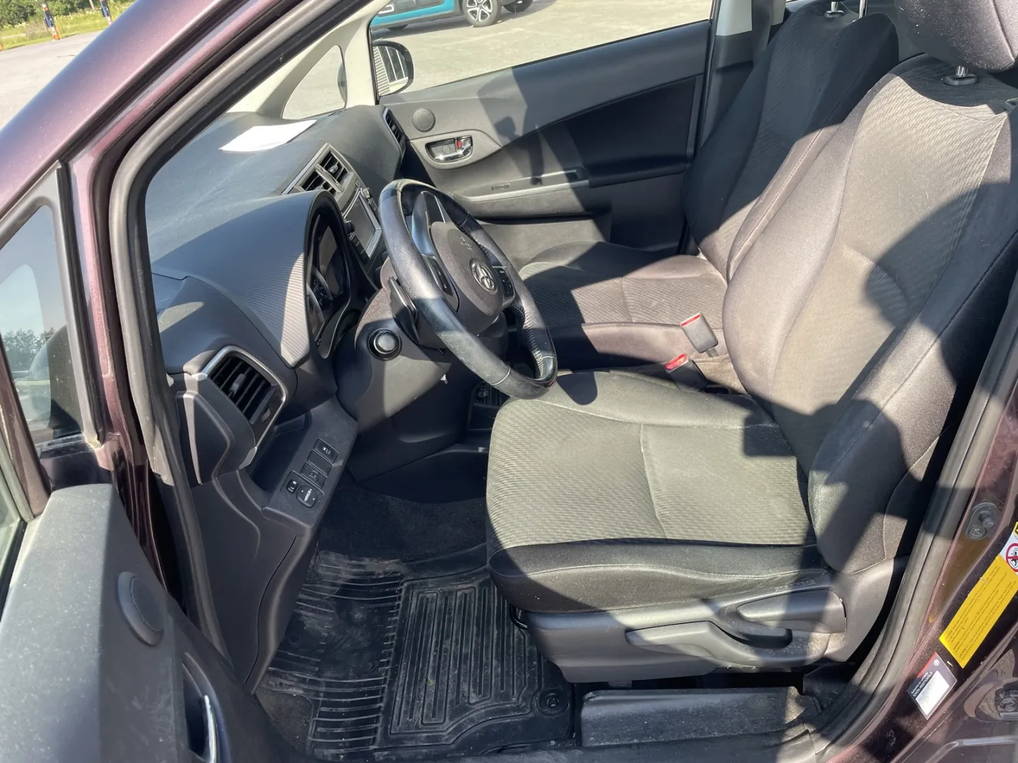 Toyota Verso-S CIJ-558 carousel image