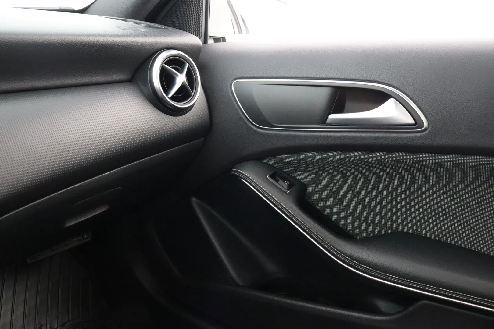 MERCEDES-BENZ A SNK-736 carousel image