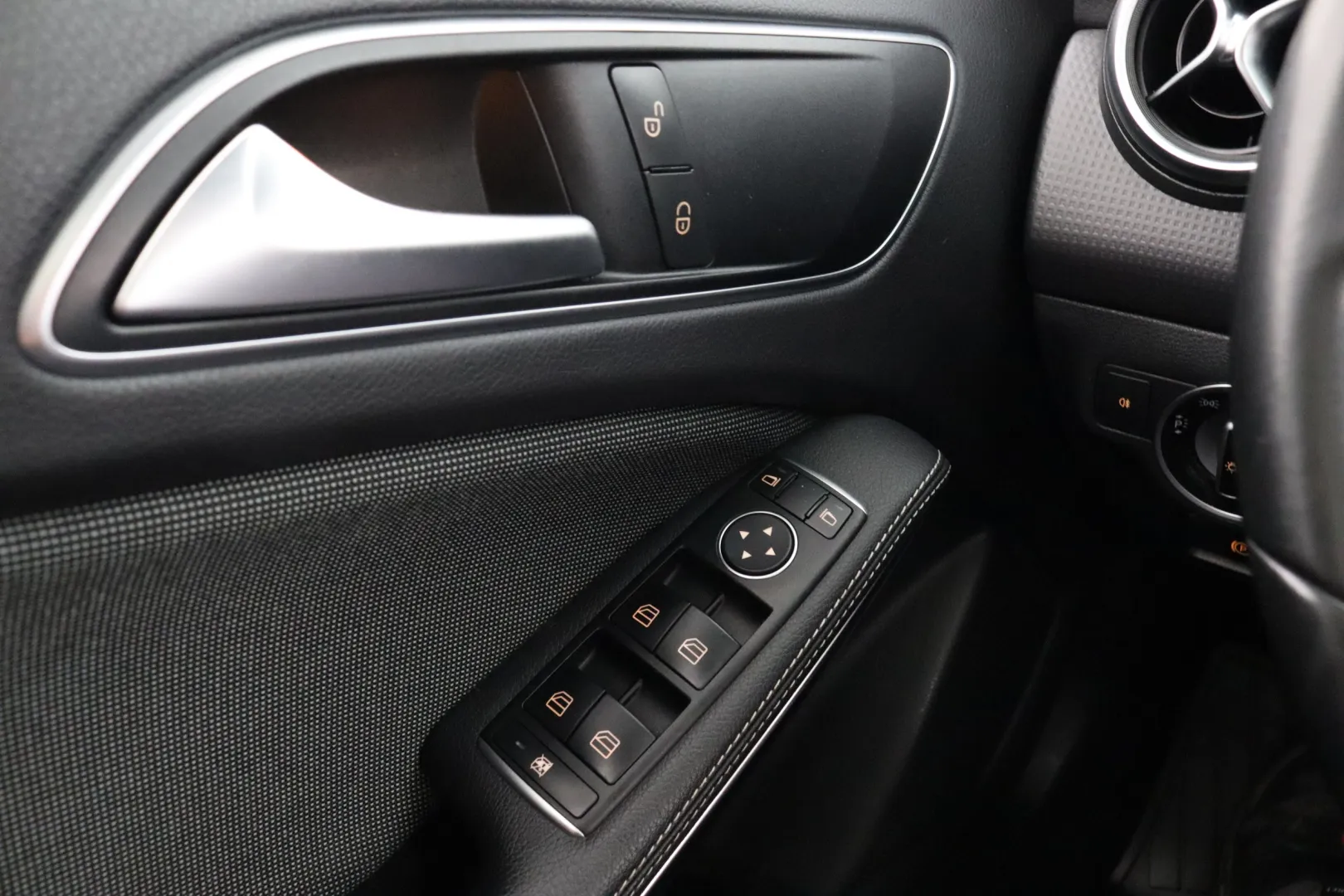 MERCEDES-BENZ A SNK-736 carousel image