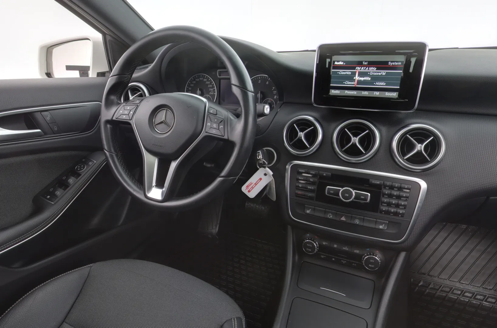 MERCEDES-BENZ A SNK-736 carousel image