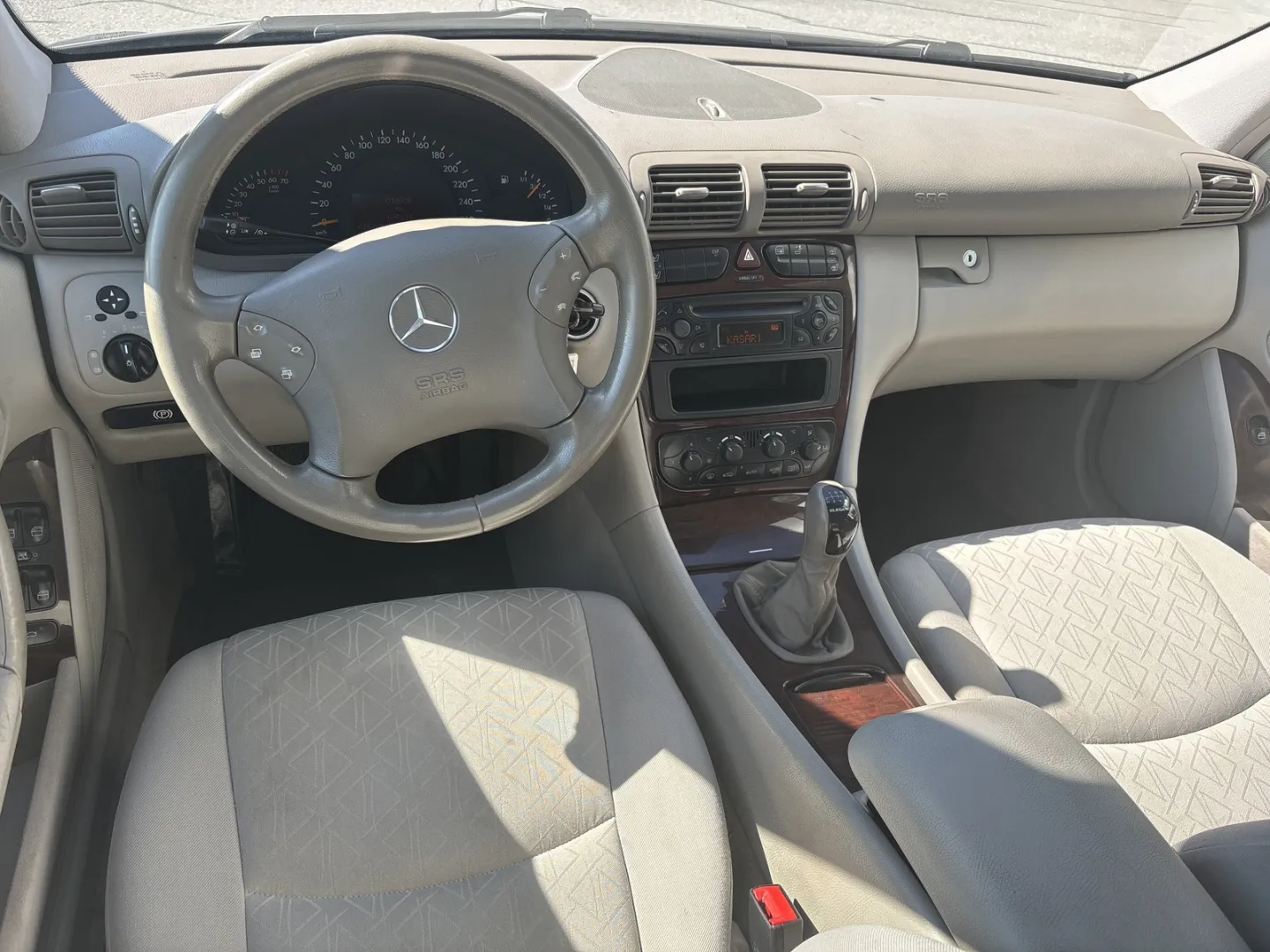 MERCEDES-BENZ C YES-930 carousel image