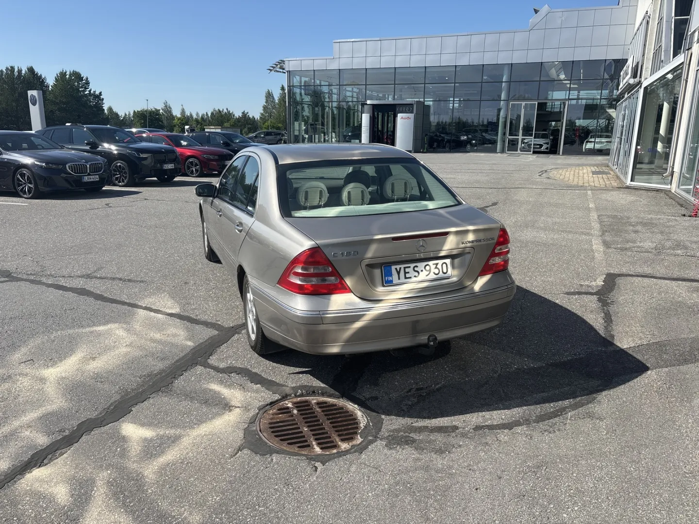 MERCEDES-BENZ C YES-930 carousel image