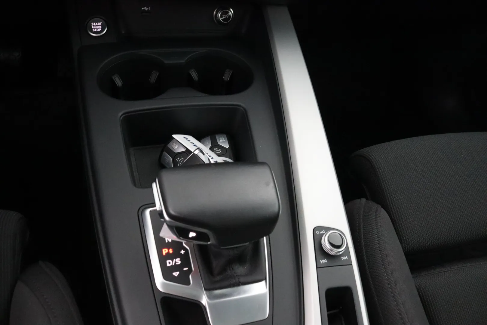AUDI A4 NLV-962 carousel image