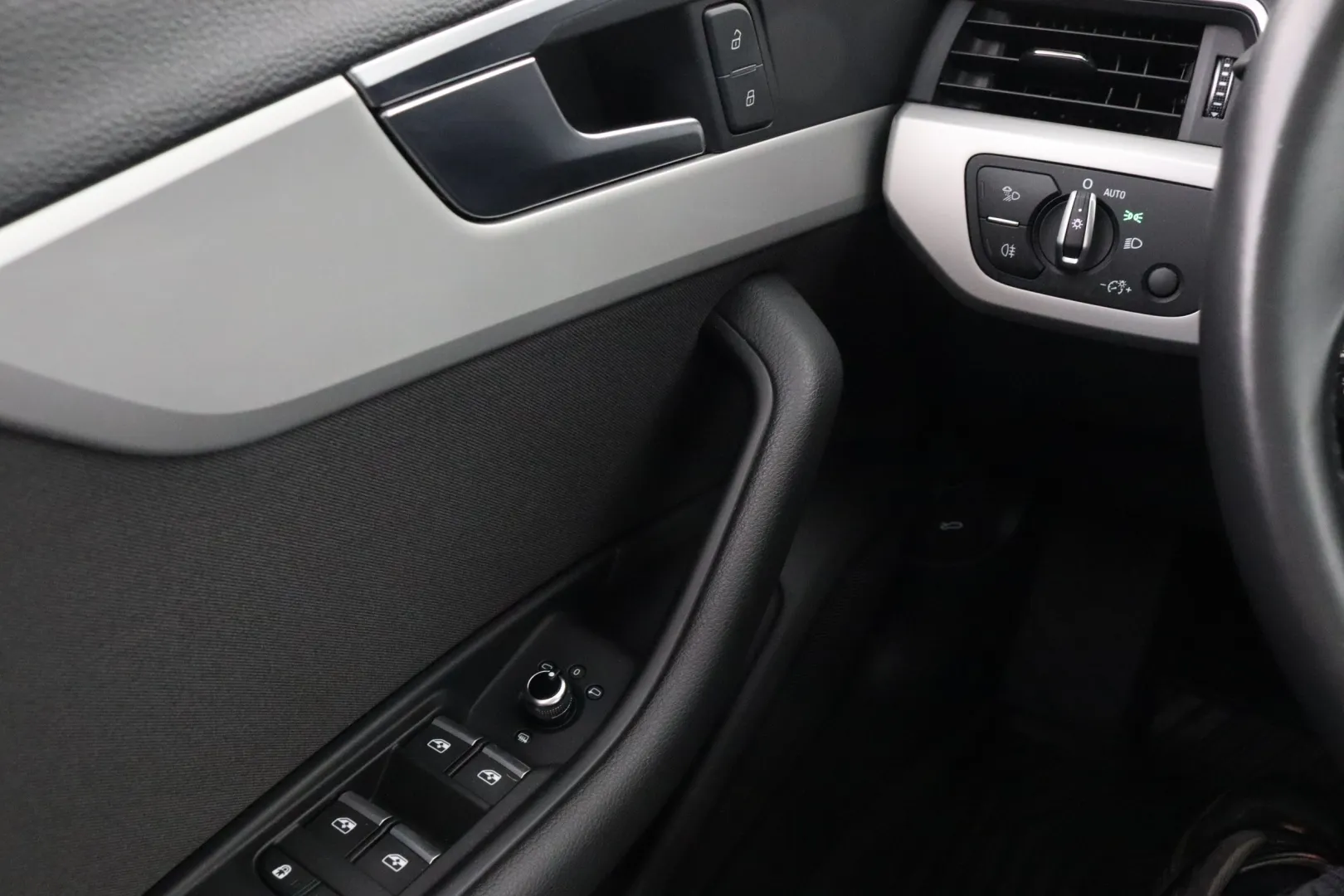 AUDI A4 NLV-962 carousel image