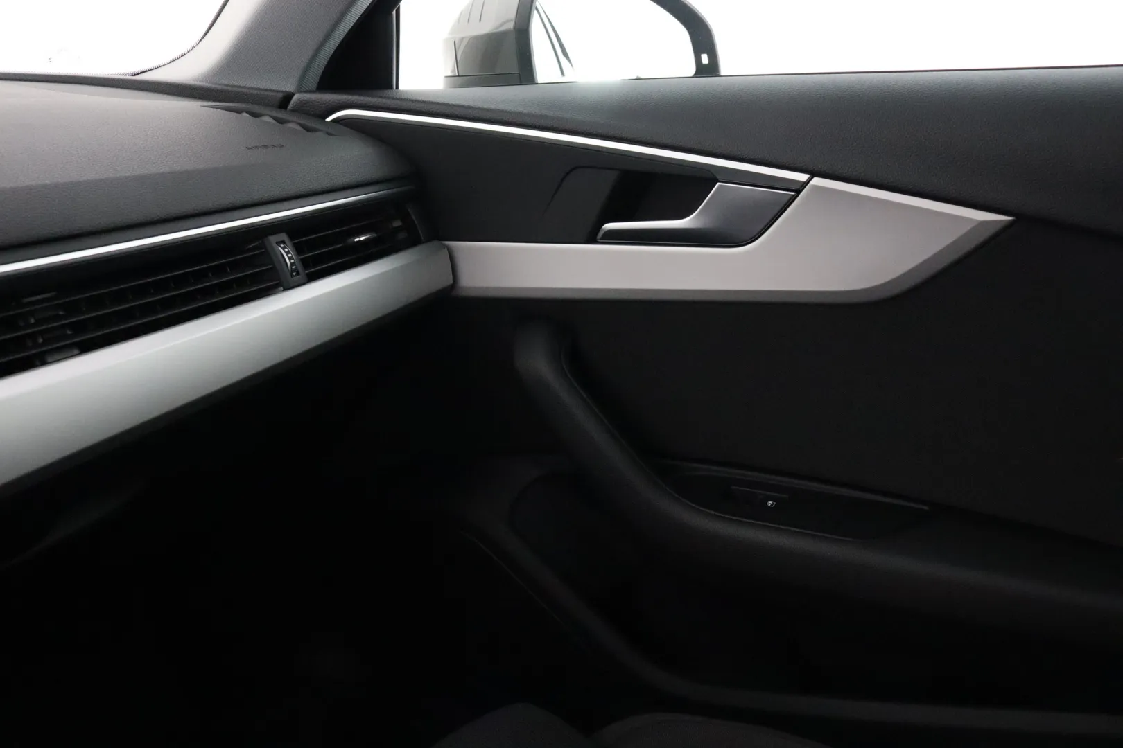 AUDI A4 NLV-962 carousel image